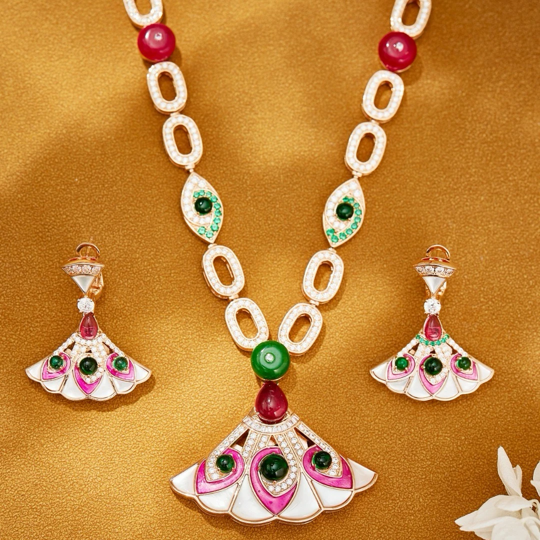 AY New Luxury Fashion Elegance AAA Zircon Fan-shaped Pink Red Drop Necklace Earrings For Women Lady Wedding Party Jewelry Set
AY New Luxury Fashion Elegance AAA Zircon Fan-shaped Pink Red Drop Necklace Earrings For Women Lady Wedding Party Jewelry Set