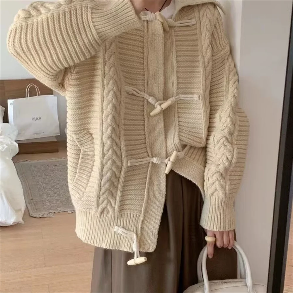 Taop&Za 2024 Autumn New Product Women's Fashion Leisure Heavy Weight Collar Horn Button Knitted Cardigan Big Coat
Taop&Za 2024 Autumn New Product Women's Fashion Leisure Heavy Weight Collar Horn Button Knitted Cardigan Big Coat