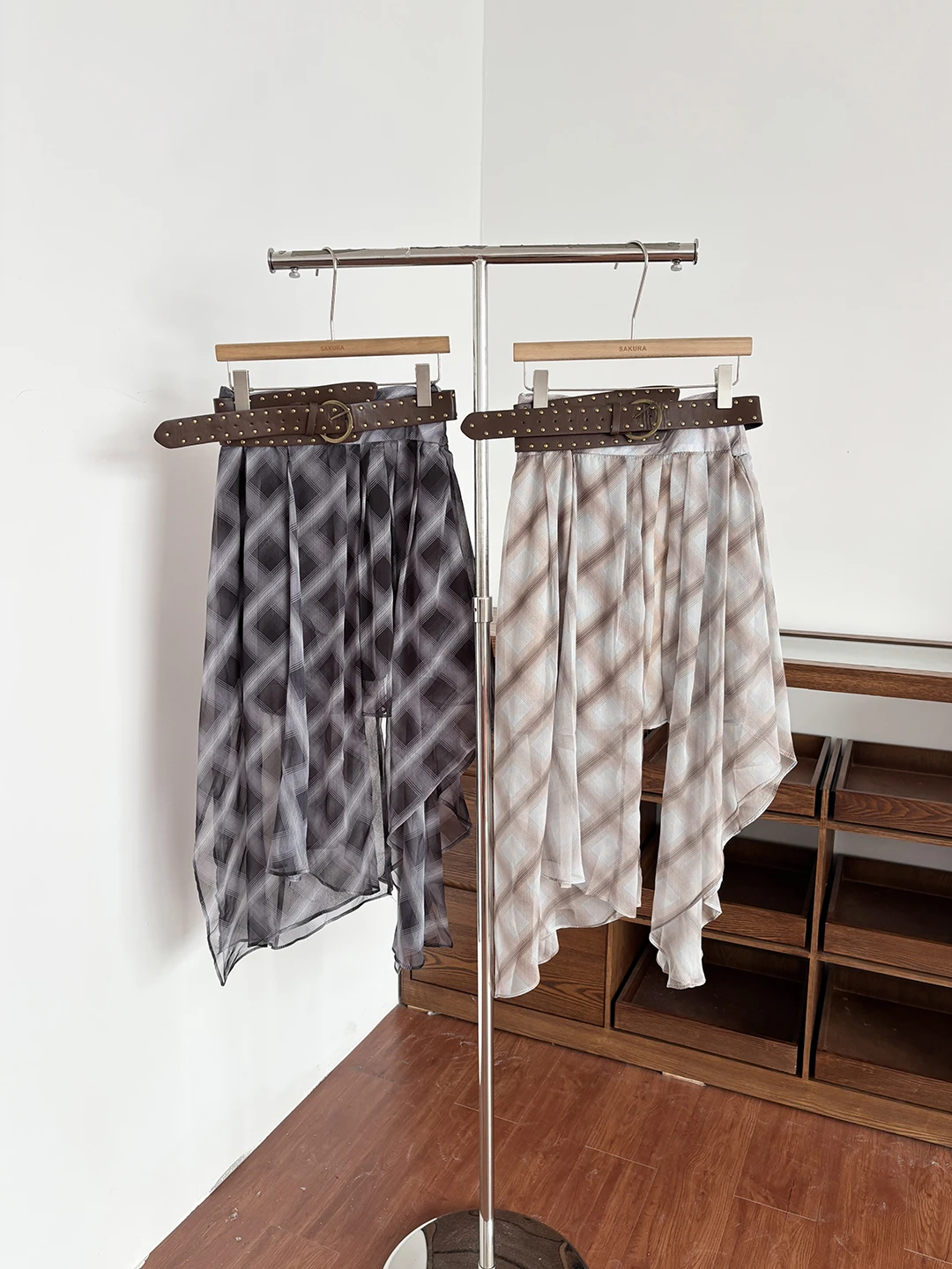 Retro Korean High Waist Asymmetrical Plaid Skirt Women's Summer 2026 Slimming Hip Covering A-Line Skirt Polyester Fiber
Retro Korean High Waist Asymmetrical Plaid Skirt Women's Summer 2026 Slimming Hip Covering A-Line Skirt Polyester Fiber