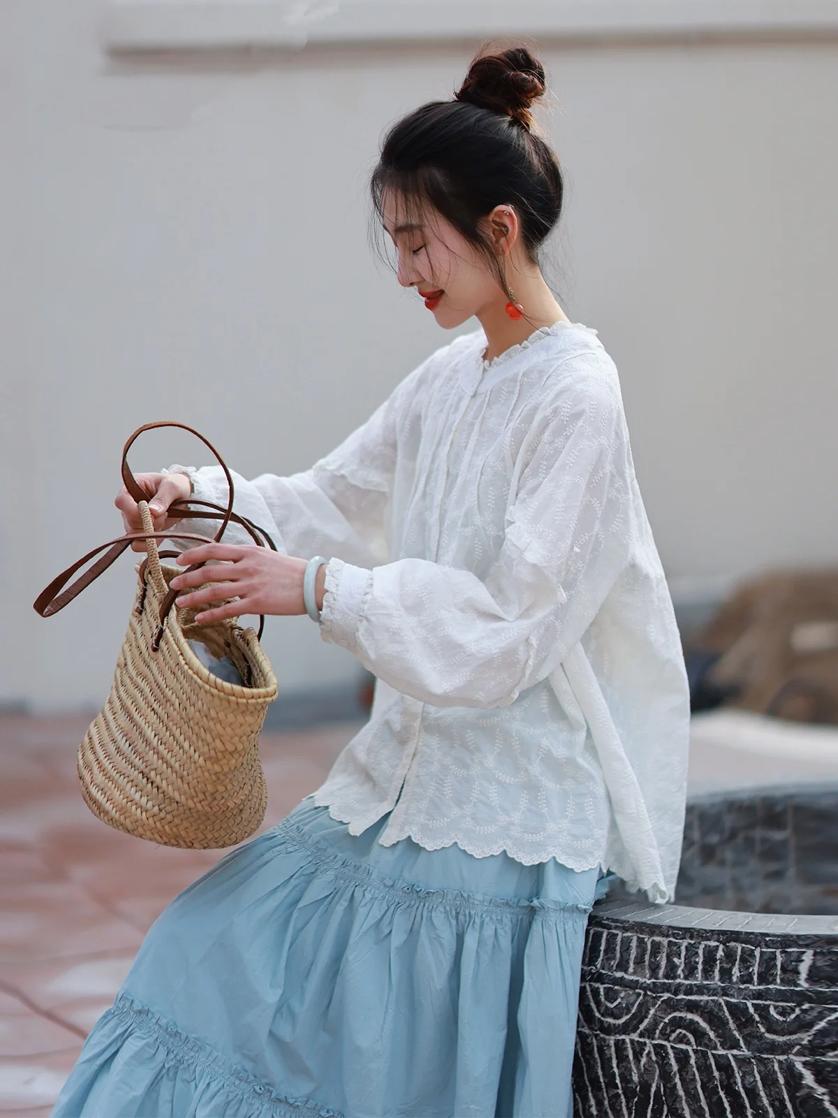 Moadai Original Early Spring 2026 Simple Forest System Retro Embroidered Loose Casual Versatile Splicing Earlet Lace Shirt
Moadai Original Early Spring 2026 Simple Forest System Retro Embroidered Loose Casual Versatile Splicing Earlet Lace Shirt