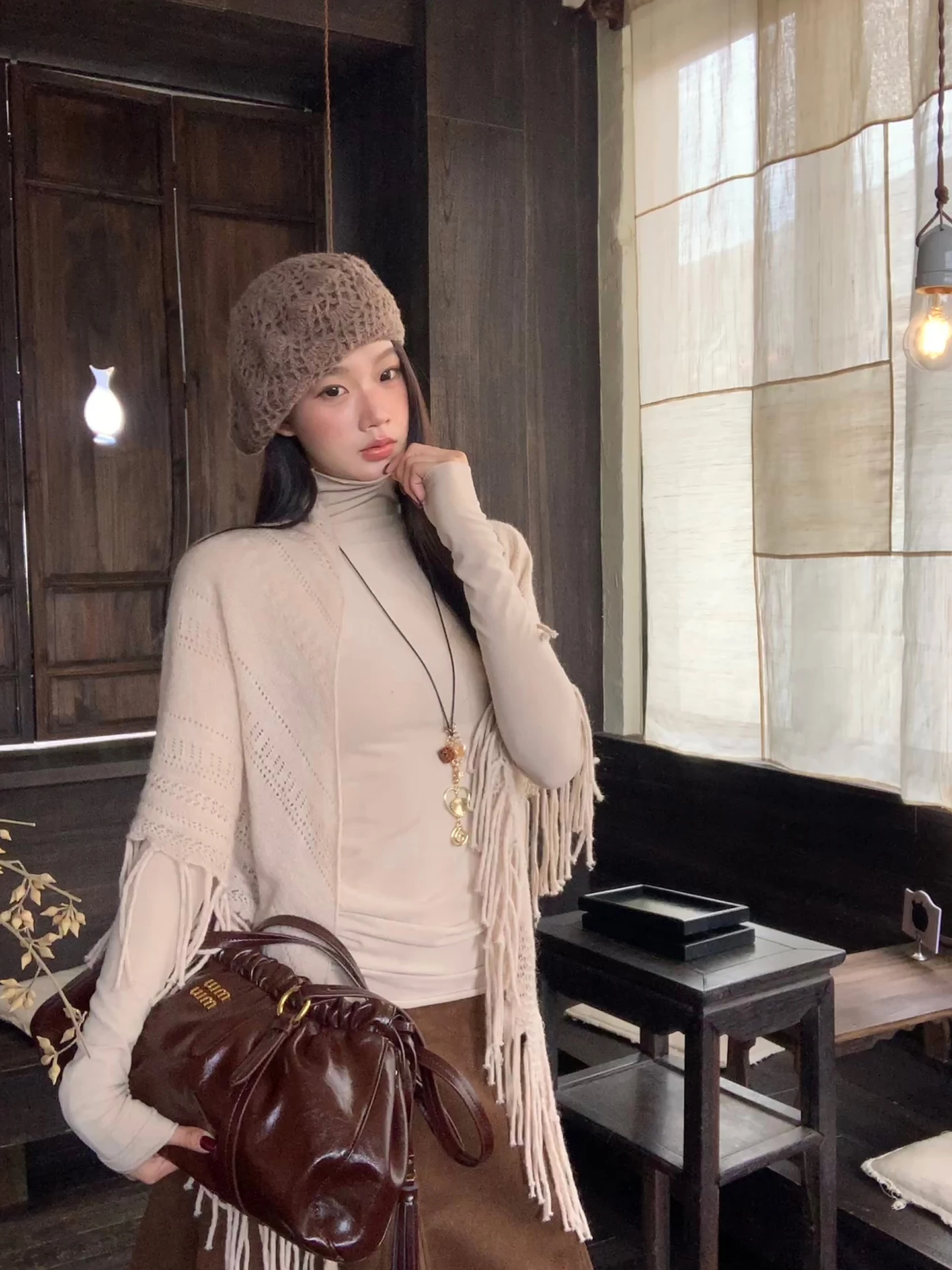 Красный шерстяной женский верхний костюм Celebri, новинка 2025, высококачественный уникальный красивый шарф, зимний сезон, полиэфирное волокно
Красный шерстяной женский верхний костюм Celebri, новинка 2025, высококачественный уникальный красивый шарф, зимний сезон, полиэфирное волокно