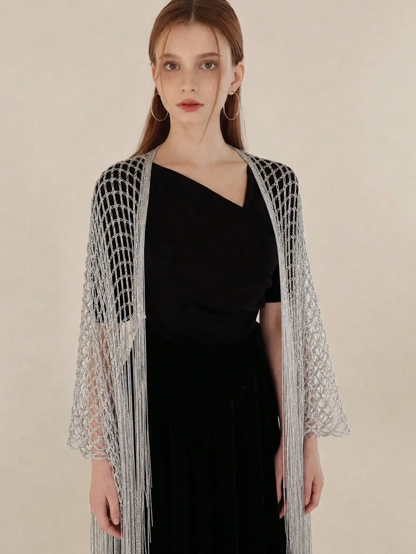 2026 1pc Women's Shiny Hollow Tassel Shawl, Luxurious Sheer Lightweight Knitted Mesh Shawl, High-Luster Atmosphere Cardigan, Suitable For Parties, Galas, Weddings And Other Occasions
2026 1pc Women's Shiny Hollow Tassel Shawl, Luxurious Sheer Lightweight Knitted Mesh Shawl, High-Luster Atmosphere Cardigan, Suitable For Parties, Galas, Weddings And Other Occasions