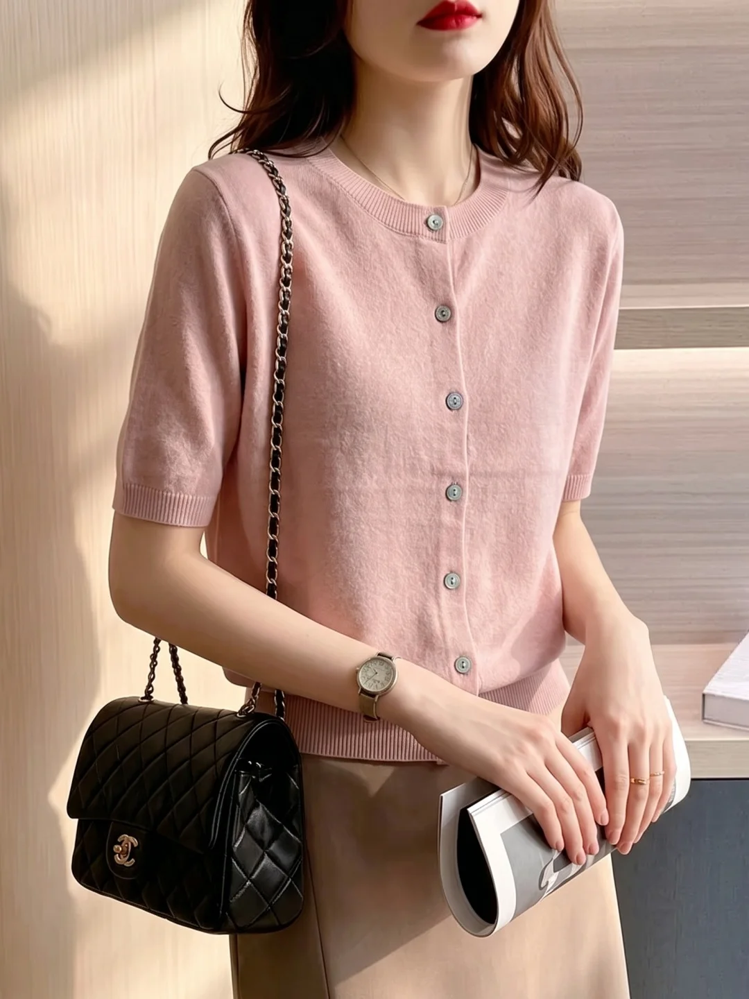 Summer Ice Silk Knitted Top Women's Soft Comfortable Short Sleeve Single Button Design Korean Style Straight Cut Inner Wear
Summer Ice Silk Knitted Top Women's Soft Comfortable Short Sleeve Single Button Design Korean Style Straight Cut Inner Wear
