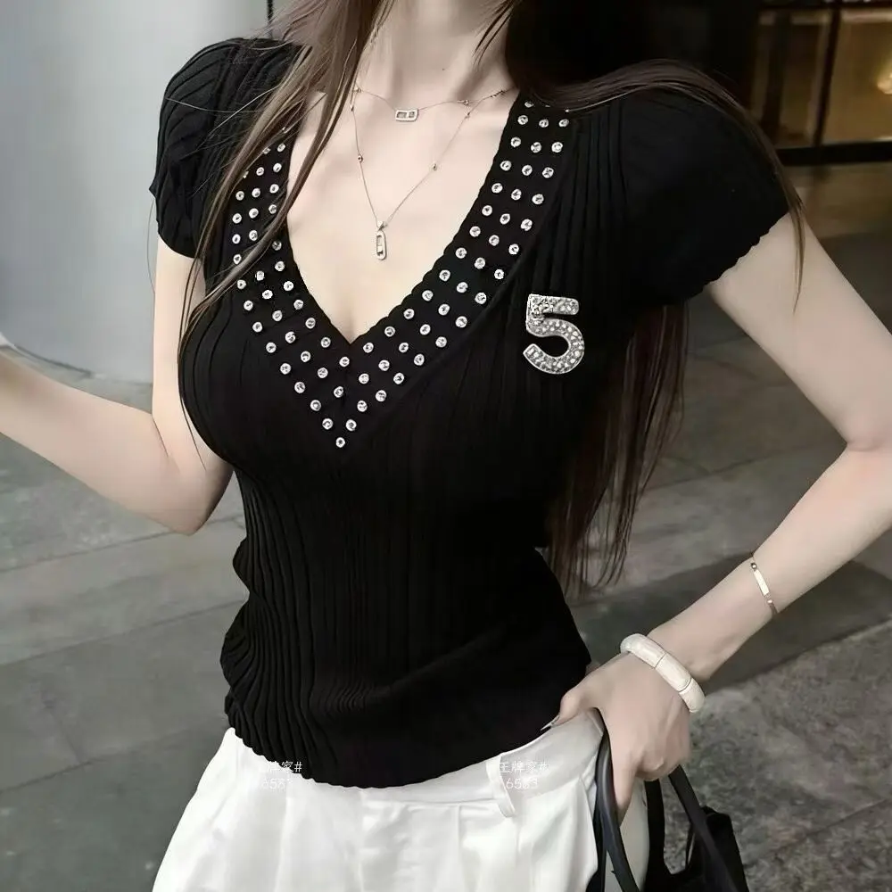 Tshirt Crystal V-neck Elastic Pit Stripe Knit Short-sleeve T-shirt Women Summer New Gothic Black Slim Top Knitwear Tees
Tshirt Crystal V-neck Elastic Pit Stripe Knit Short-sleeve T-shirt Women Summer New Gothic Black Slim Top Knitwear Tees