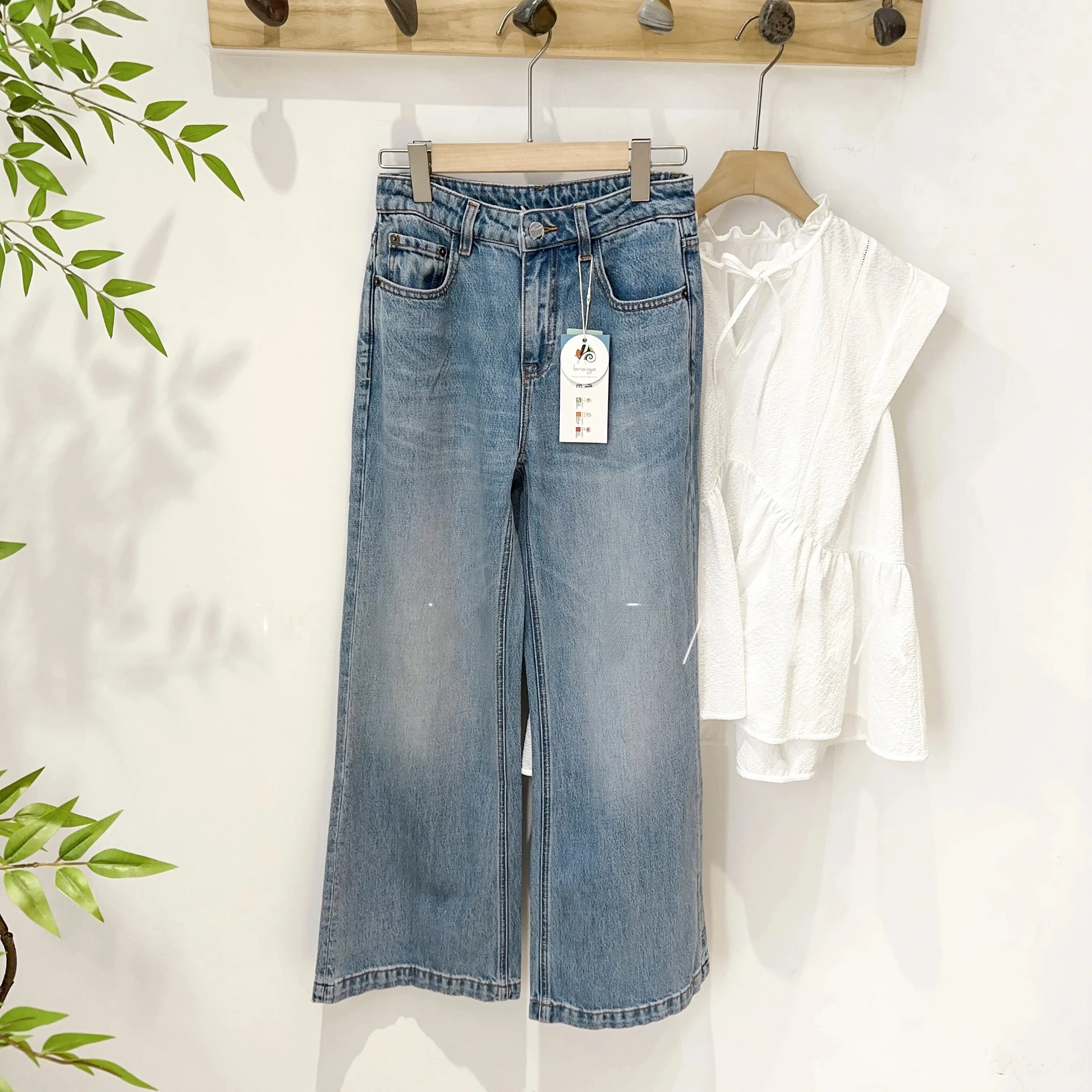Mimifafa Quality Recommendation 26 New Versatile Casual Wide Leg Jeans Straight Cut Natural Waist Button Closure Casual Style
Mimifafa Quality Recommendation 26 New Versatile Casual Wide Leg Jeans Straight Cut Natural Waist Button Closure Casual Style