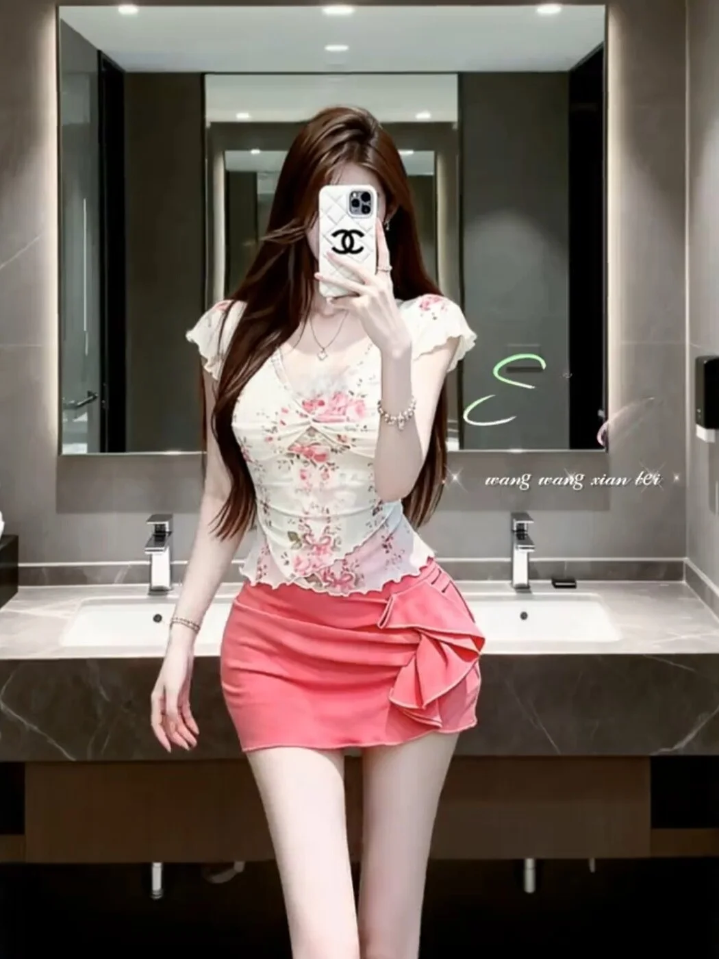 Hot Girl Lace V-neck Sleeveless High-waist Floral Print Two-piece Summer Fashion Set Women's Breathable Short Skirt Top
Hot Girl Lace V-neck Sleeveless High-waist Floral Print Two-piece Summer Fashion Set Women's Breathable Short Skirt Top