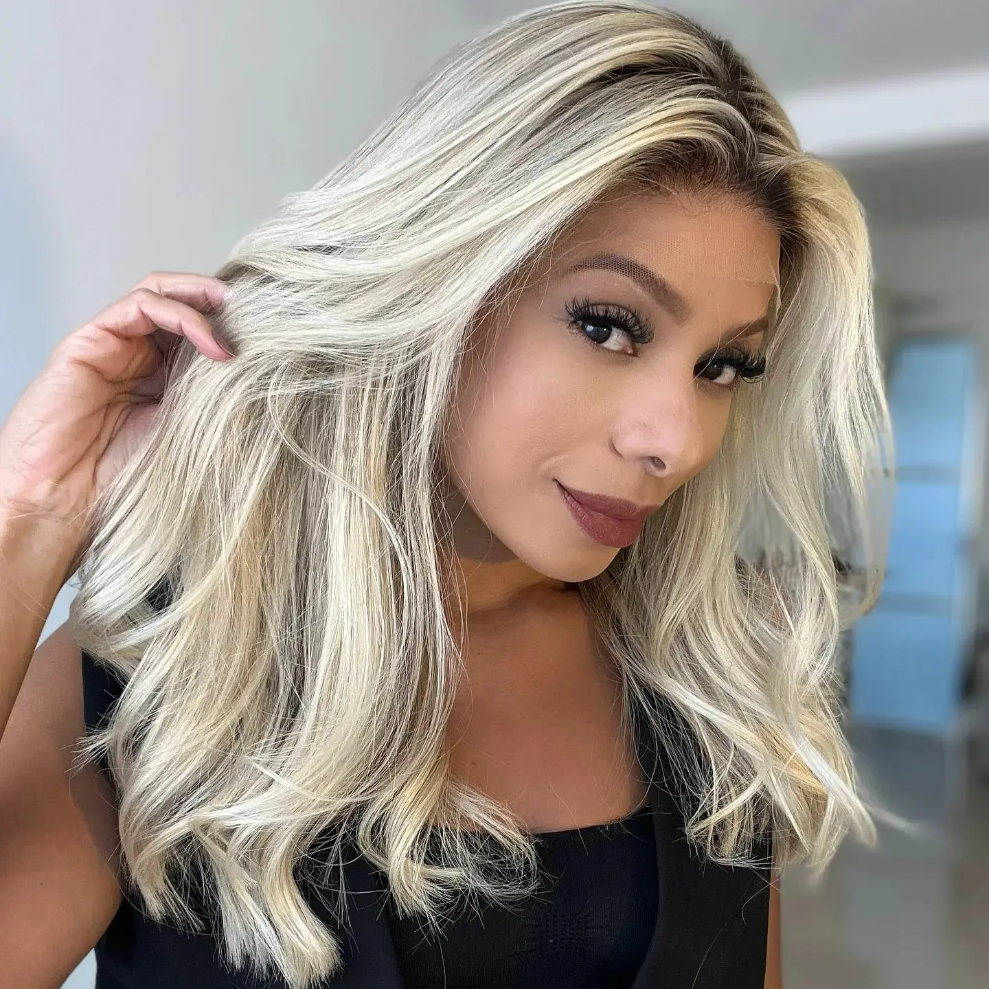 18 Inches Light Blonde Shadow Rootds Slightly Wave Synthetic Lace Frontal Wigs Middle Part Daily Party Cosplay Wig Costume Woman
18 Inches Light Blonde Shadow Rootds Slightly Wave Synthetic Lace Frontal Wigs Middle Part Daily Party Cosplay Wig Costume Woman