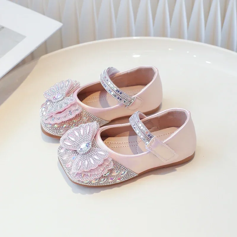 Kids Flats Leather Shoes Shiny Crystal 2025 New Fashion Girls Princess Shoes with Sweet Bow Children Dance Shoes Non-slip Cute
Kids Flats Leather Shoes Shiny Crystal 2025 New Fashion Girls Princess Shoes with Sweet Bow Children Dance Shoes Non-slip Cute