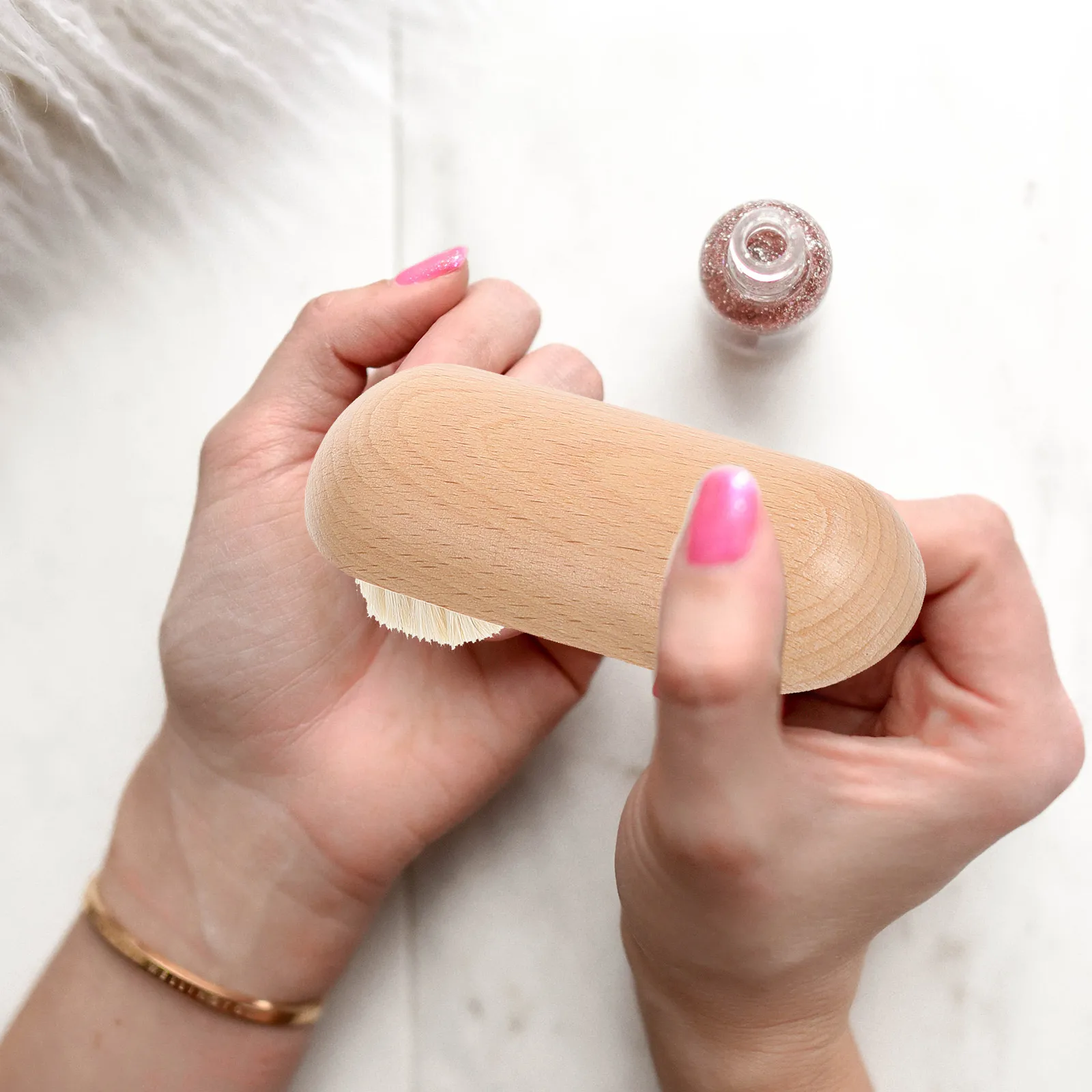 Nail Cleaning Fingernail Brushes for Dust Wool Beech Wood Manicure Scrubber Under Nails Gel H Nail Scrubber Brush 
Nail Cleaning Fingernail Brushes for Dust Wool Beech Wood Manicure Scrubber Under Nails Gel H Nail Scrubber Brush