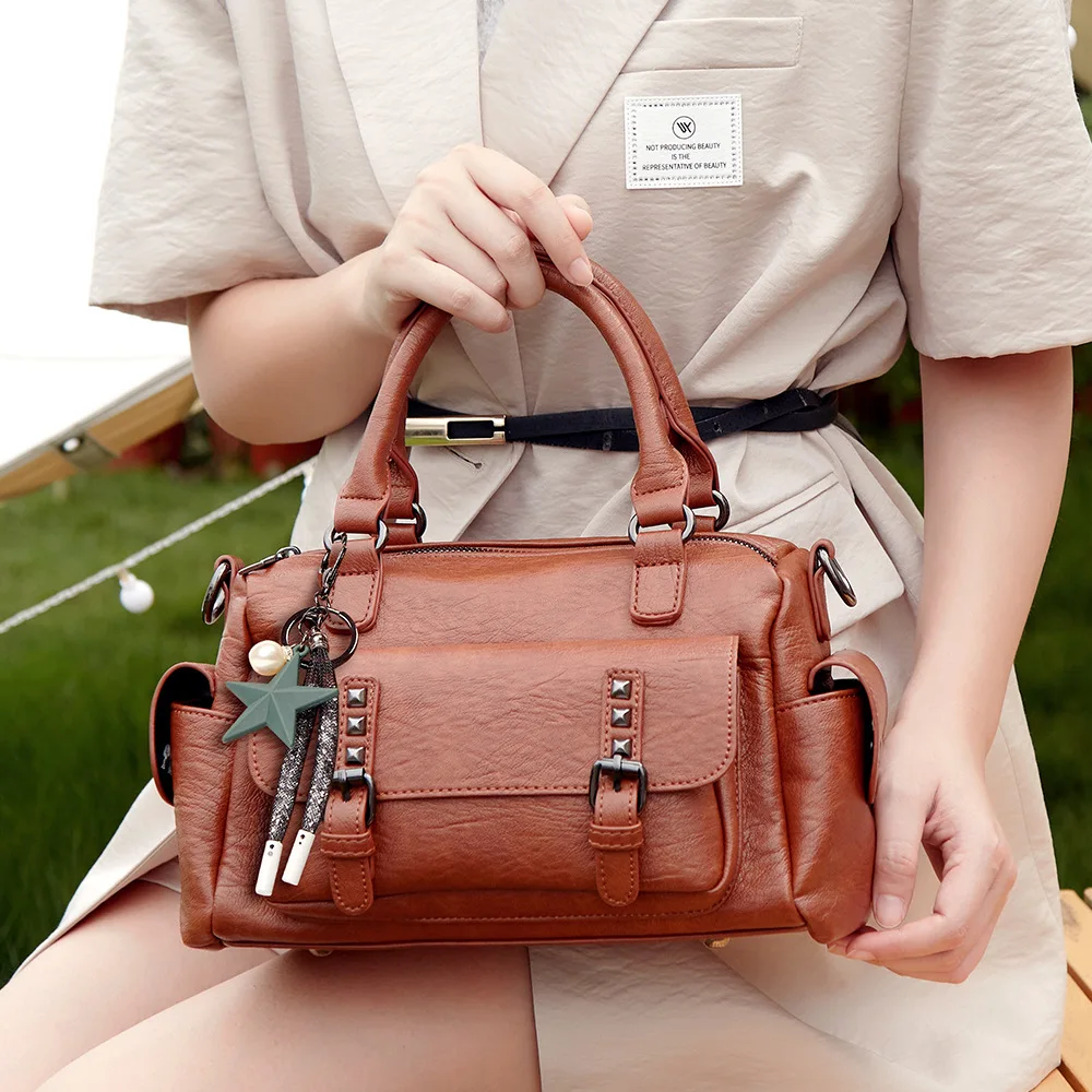 Luxury Designer Women Leather Handbags High-Quality Crossbody Shoulder Bags for Daily Commute Shopping Trips Formal Occasions
Luxury Designer Women Leather Handbags High-Quality Crossbody Shoulder Bags for Daily Commute Shopping Trips Formal Occasions