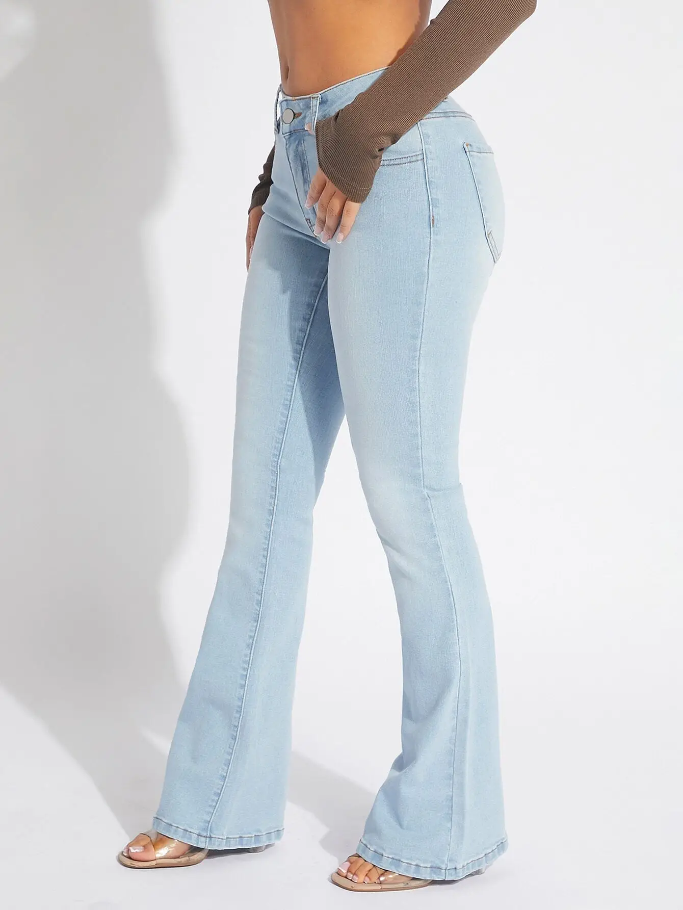 Женские джинсы с высокой талией, расклешенные, с застежкой-молнией, светлый деним
Женские джинсы с высокой талией, расклешенные, с застежкой-молнией, светлый деним