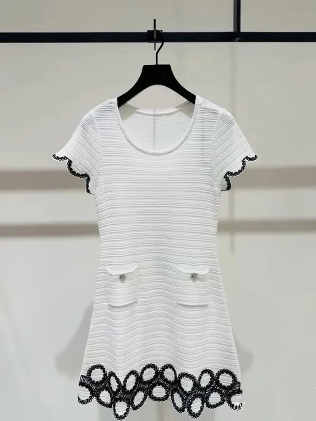 Elegant Hollow out Knitted Short Sleeve Dress Slim Fit High End Version European Style Summer Fashion Casual City Walk Dress
Elegant Hollow out Knitted Short Sleeve Dress Slim Fit High End Version European Style Summer Fashion Casual City Walk Dress