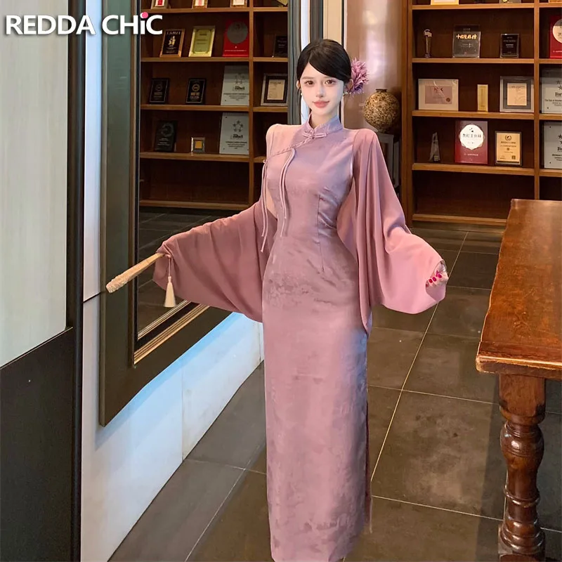 ReddaChic Women Sleeveless Qipao Dress Jacquard Slim Fit Mandarin Collar Slit Bodycon Midi Long Dress Evening Formal Clothes
ReddaChic Women Sleeveless Qipao Dress Jacquard Slim Fit Mandarin Collar Slit Bodycon Midi Long Dress Evening Formal Clothes