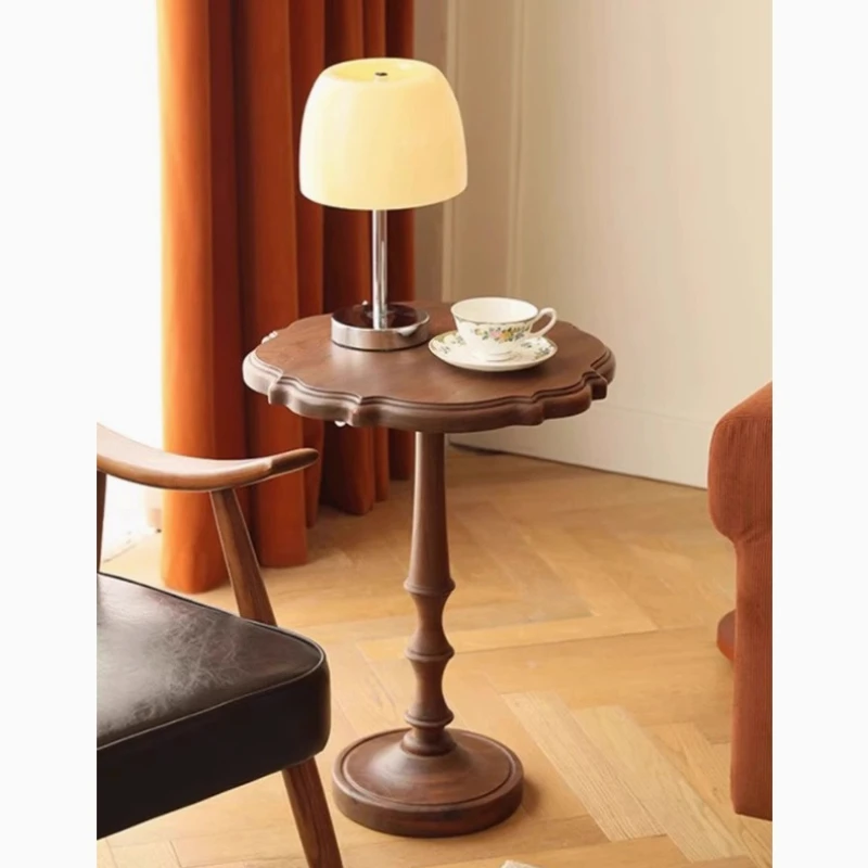 Retro sofa side few household small apartment solid wood coffee table light luxury round small coffee table medieval corner
Retro sofa side few household small apartment solid wood coffee table light luxury round small coffee table medieval corner