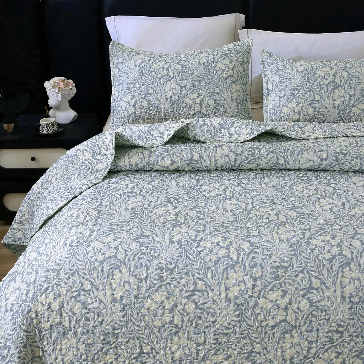 California King Botanical Quilt Set 3Pcs, Bluish Grey with Beige Leaves, All-Season Lightweight Bedspread
California King Botanical Quilt Set 3Pcs, Bluish Grey with Beige Leaves, All-Season Lightweight Bedspread