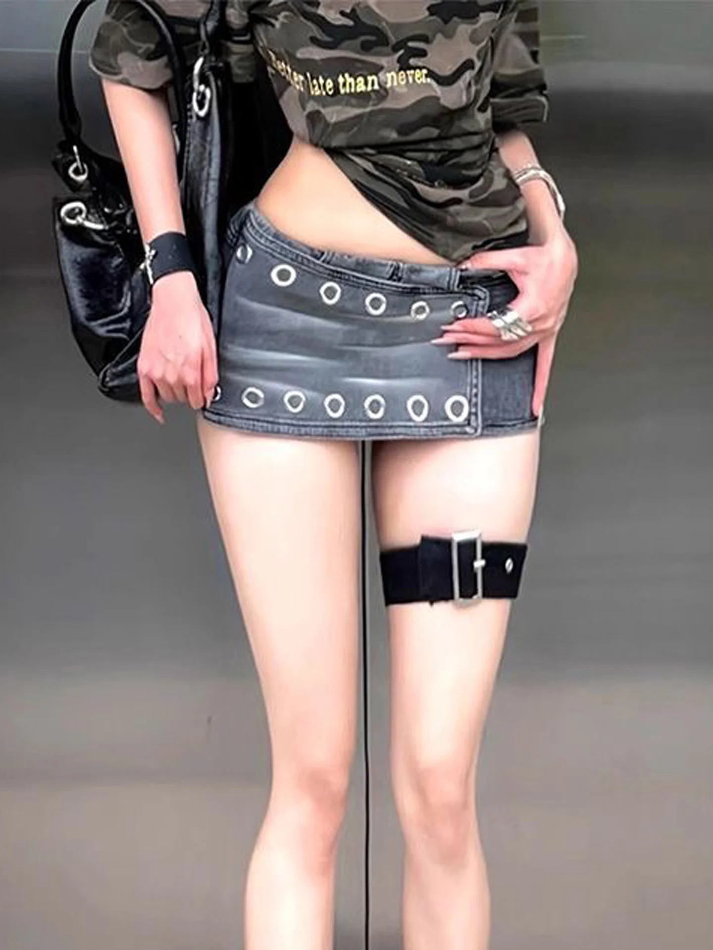 High Street Punk Style Miniature Denim Skirt Women's Summer New Visual Mispositioning Belted Short Skirt Bodycon Fit
High Street Punk Style Miniature Denim Skirt Women's Summer New Visual Mispositioning Belted Short Skirt Bodycon Fit