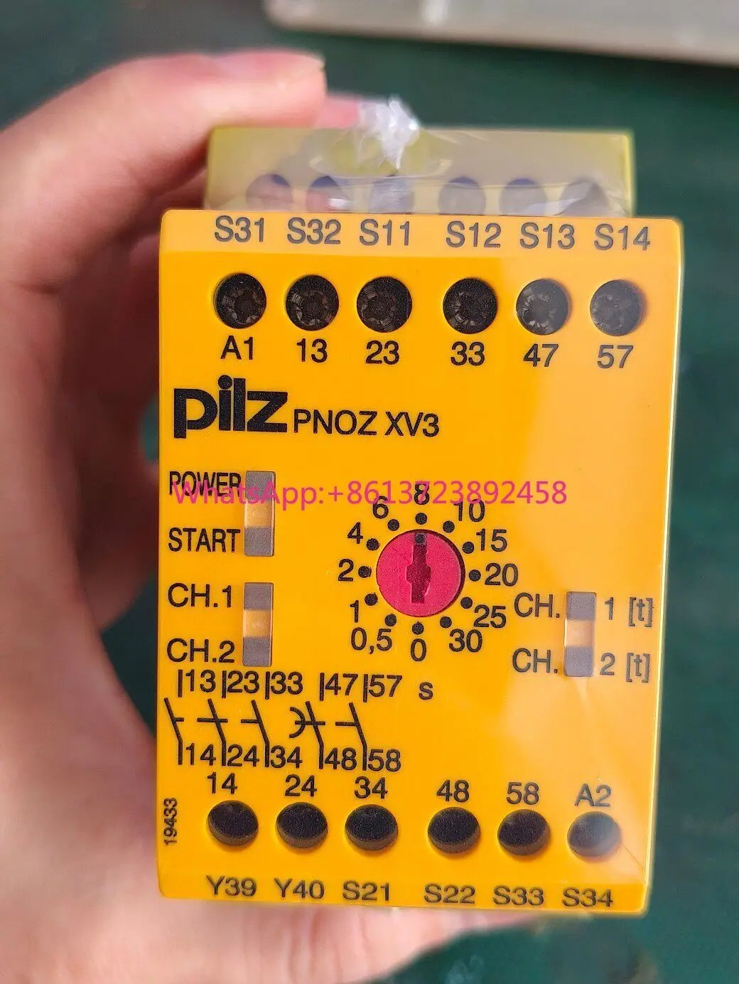 Pilz PNOZ XV3 safety relay model 774540 original from France in stock
Pilz PNOZ XV3 safety relay model 774540 original from France in stock