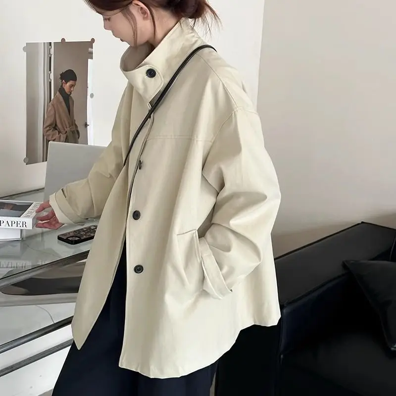 Korean loose and thin medium and long coat temperament advanced sense simple stand-up collar casual trench coat tide
Korean loose and thin medium and long coat temperament advanced sense simple stand-up collar casual trench coat tide