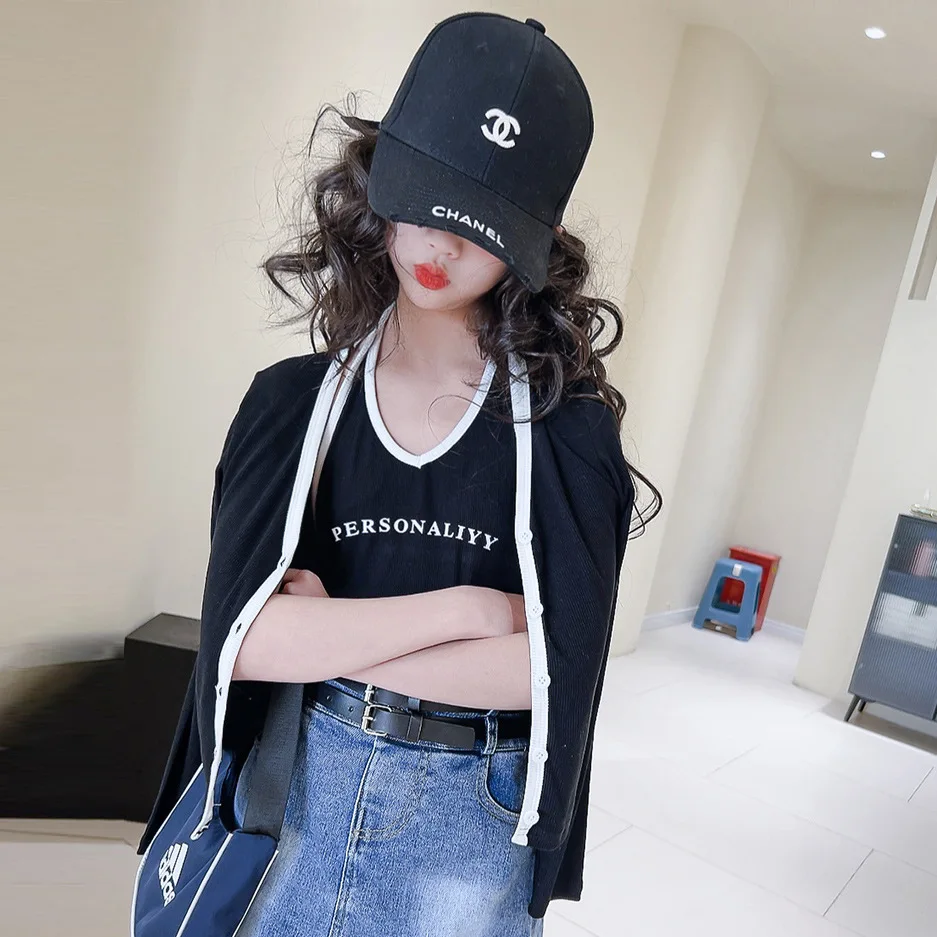 Summer Girls clothes Set Letter Hanging Neck Tank Top vest+Sunscreen Cardigan Long Sleeve Coat Two Piece T-shirt V-Neck Strap
Summer Girls clothes Set Letter Hanging Neck Tank Top vest+Sunscreen Cardigan Long Sleeve Coat Two Piece T-shirt V-Neck Strap