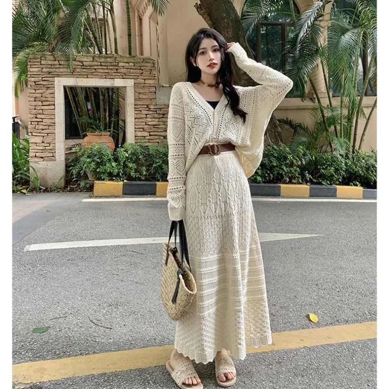 French Lazy Style Premium Cut-out Knit Cardigan Celebrity Ladies Spring Autumn High-waisted Sweater Dress Fashion Two-piece Suit
French Lazy Style Premium Cut-out Knit Cardigan Celebrity Ladies Spring Autumn High-waisted Sweater Dress Fashion Two-piece Suit