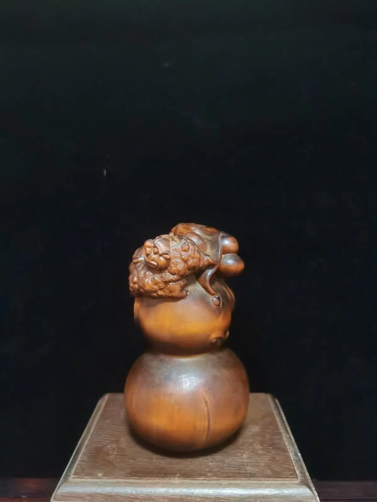 A rare Chinese exquisite hand-carved gourd boxwood statue
A rare Chinese exquisite hand-carved gourd boxwood statue