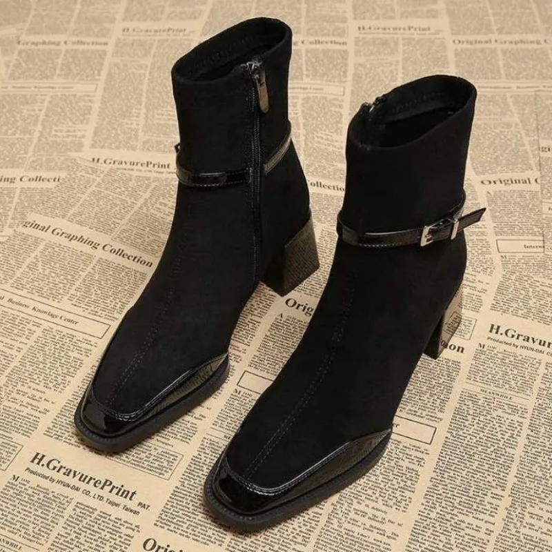 Women's Square Toe Block Heel Ankle Boots Suede Leather Side Zipper Buckle Strap Retro European Style Fashion Boots 2026
Women's Square Toe Block Heel Ankle Boots Suede Leather Side Zipper Buckle Strap Retro European Style Fashion Boots 2026