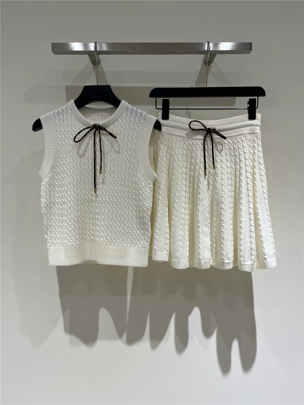 Women’s Cable-Knit Wool-Blend Drawstring Tank Top and Pleated Skirt Set
Women’s Cable-Knit Wool-Blend Drawstring Tank Top and Pleated Skirt Set