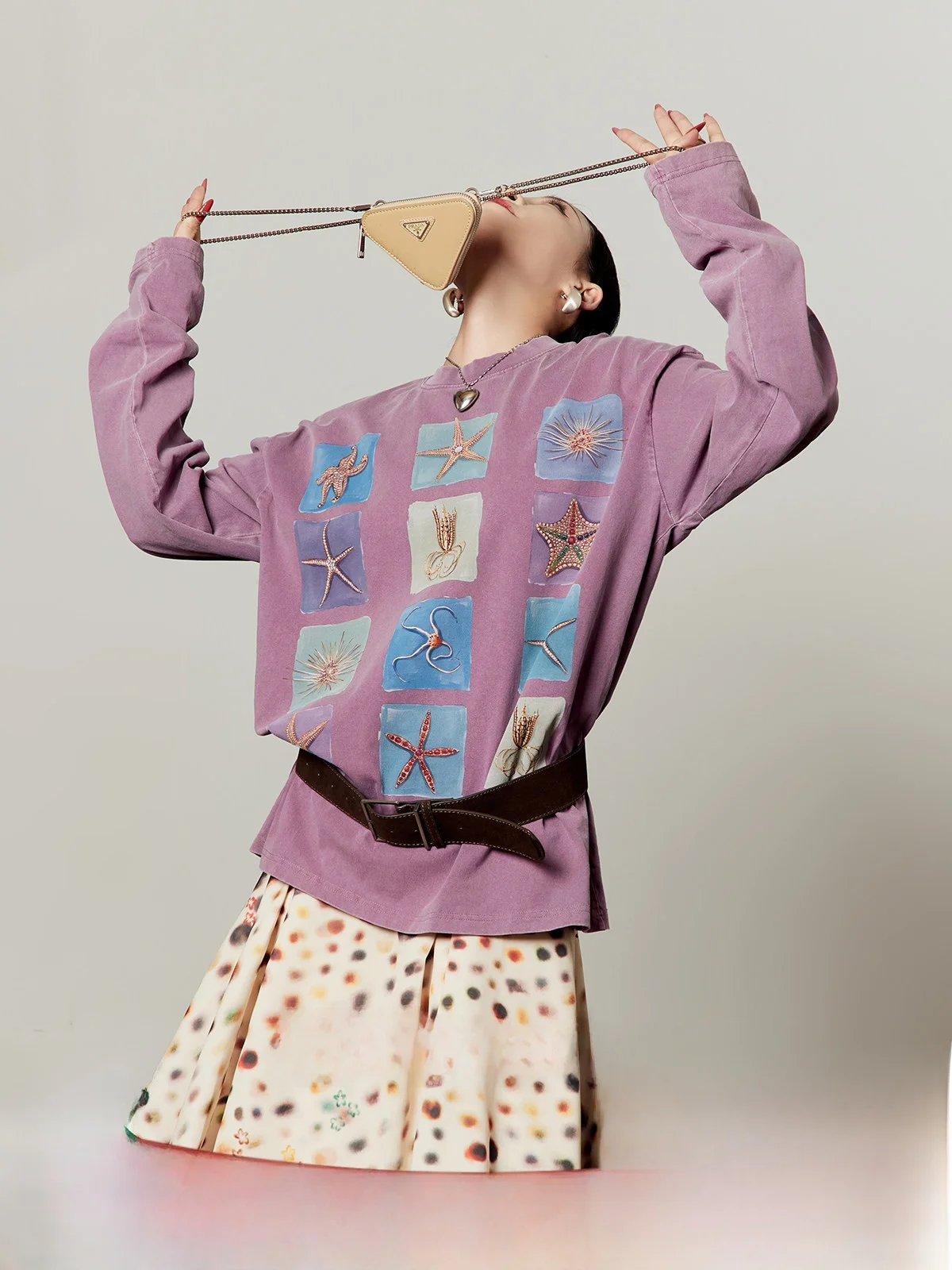 Vibrant Purple Printed T-Shirt Women's Loose Fit Long Sleeve Vintage Style Fashionable Slimming Top for Spring 2026
Vibrant Purple Printed T-Shirt Women's Loose Fit Long Sleeve Vintage Style Fashionable Slimming Top for Spring 2026