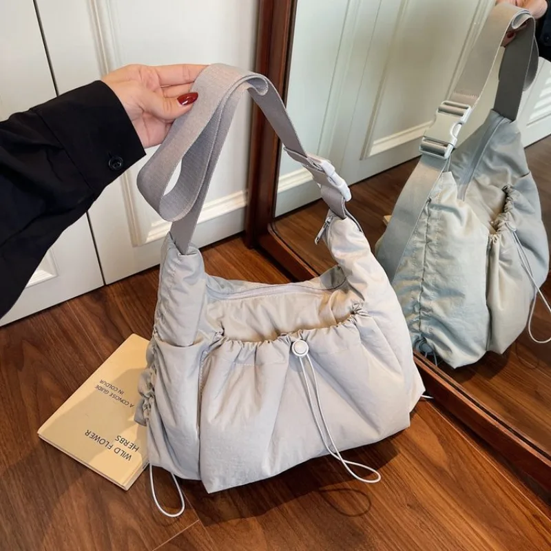 Элегантные школьные простые милые сумки на ремне, сумка-подушка, изысканная креативная сумка, подходящая для летних каникул
Элегантные школьные простые милые сумки на ремне, сумка-подушка, изысканная креативная сумка, подходящая для летних каникул