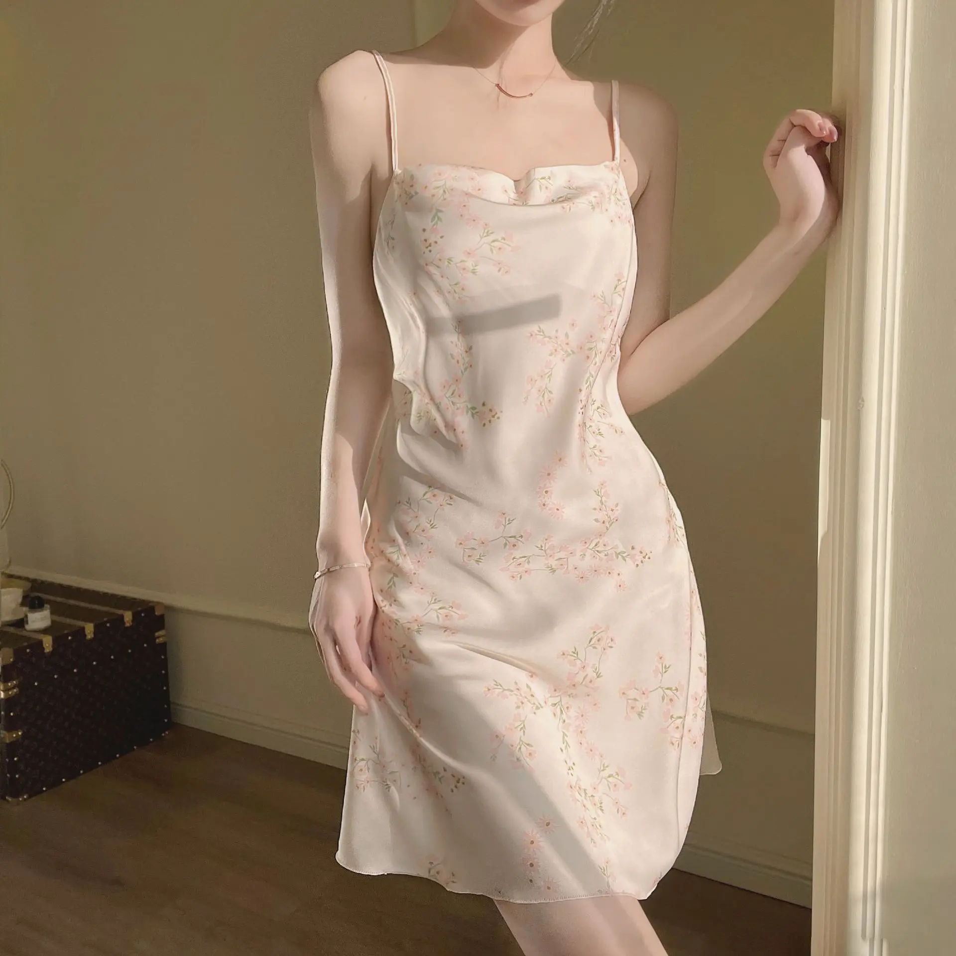 Sexy Summer Silk Sleepwear Women's Strapless Nightgown Pure Desire Print Home Clothes Short Skirt Length Sleeveless
Sexy Summer Silk Sleepwear Women's Strapless Nightgown Pure Desire Print Home Clothes Short Skirt Length Sleeveless