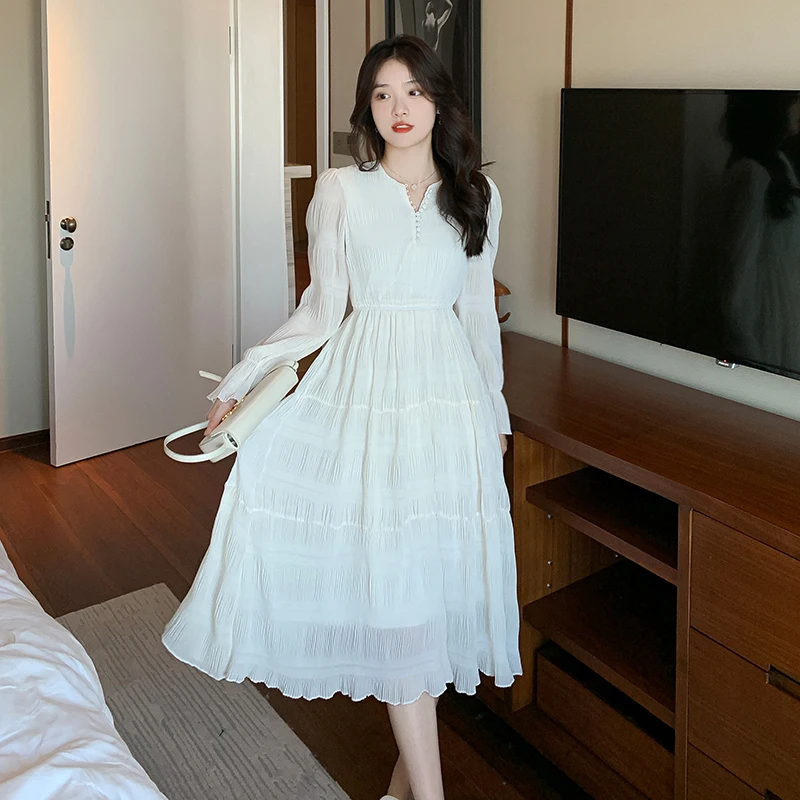2023 French V-neck solid color dress with a design sense of niche style high waisted long skirt
2023 French V-neck solid color dress with a design sense of niche style high waisted long skirt