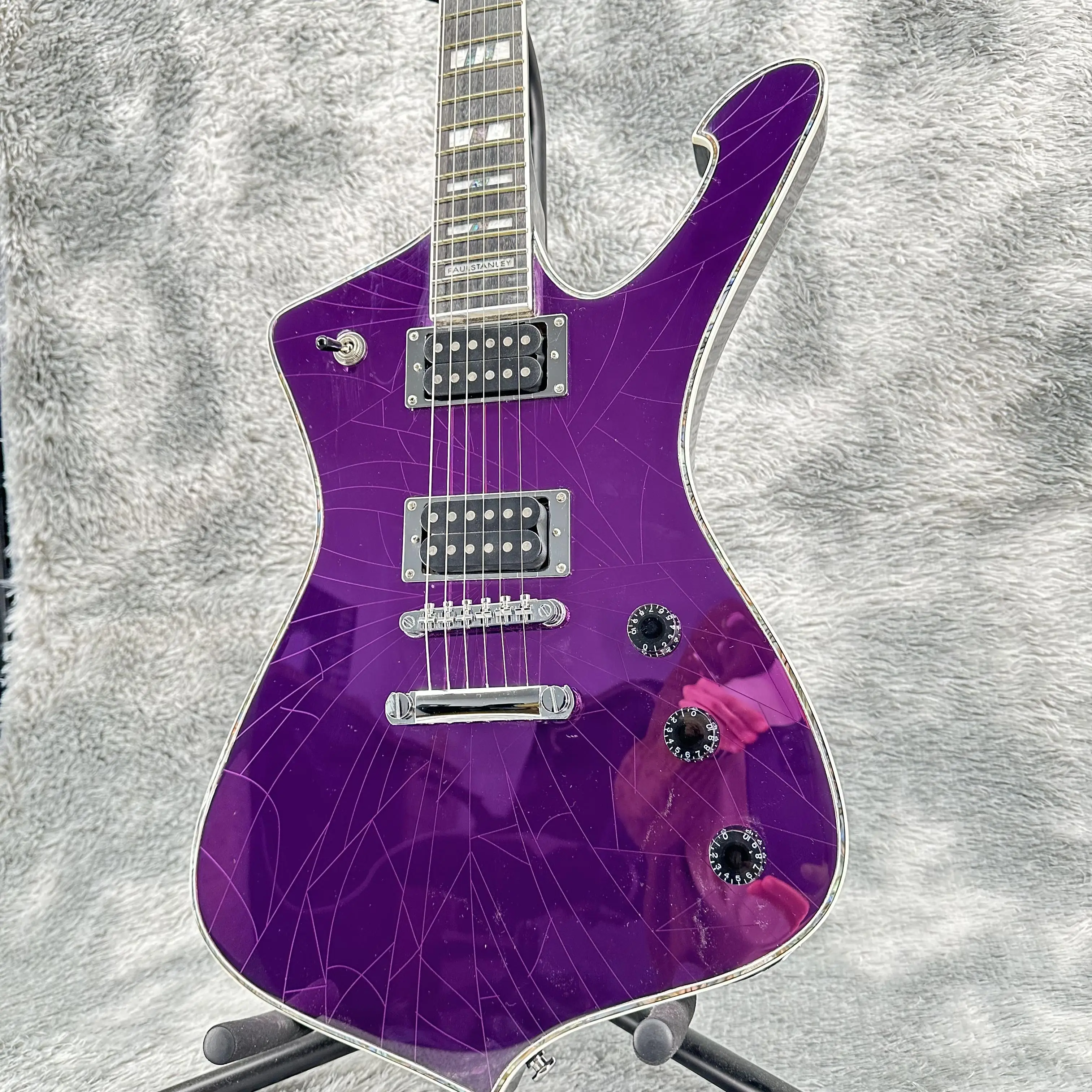 Purple mirror-electric guitar crack, cherry wood body, HH pickup, Christmas gift, free shipping
Purple mirror-electric guitar crack, cherry wood body, HH pickup, Christmas gift, free shipping