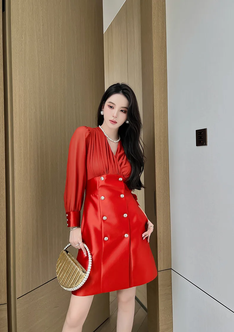Royal sister style temperament black dress female spring V-neck pleated waist covering belly design skirt
Royal sister style temperament black dress female spring V-neck pleated waist covering belly design skirt