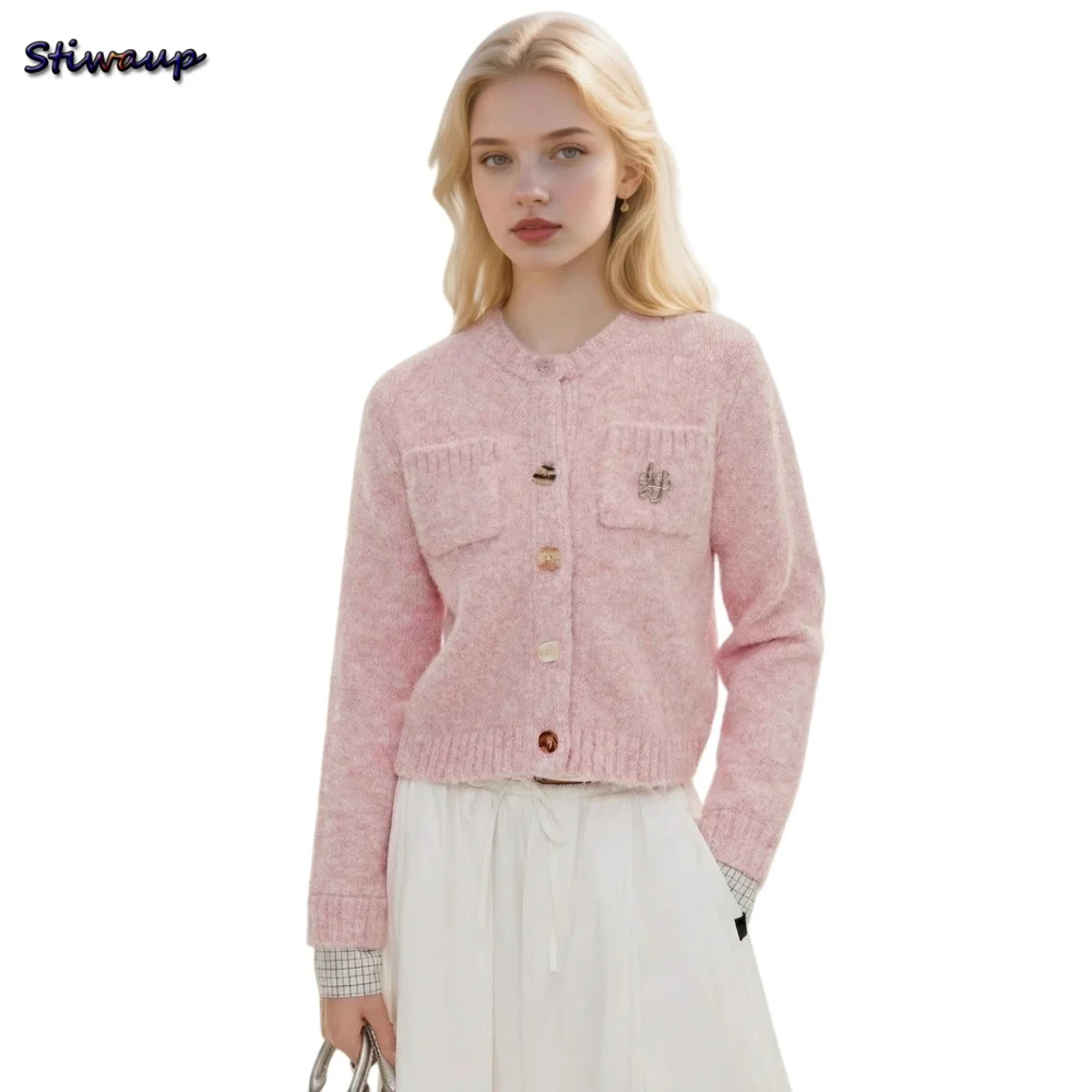 Women's Sweater Pink Cropped Wool Cardigan Woman Elegant Round Neck Long Sleeve Button Pocket 2026 Spring New Knit Pull Femmes
Women's Sweater Pink Cropped Wool Cardigan Woman Elegant Round Neck Long Sleeve Button Pocket 2026 Spring New Knit Pull Femmes