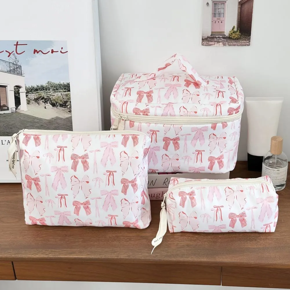 Pink Bowknot Quilting Women Cosmetic Bag Portable Zipper Makeup Bag Travel Organizer Female Handbag Toiletry Pouch For Girls 
Pink Bowknot Quilting Women Cosmetic Bag Portable Zipper Makeup Bag Travel Organizer Female Handbag Toiletry Pouch For Girls