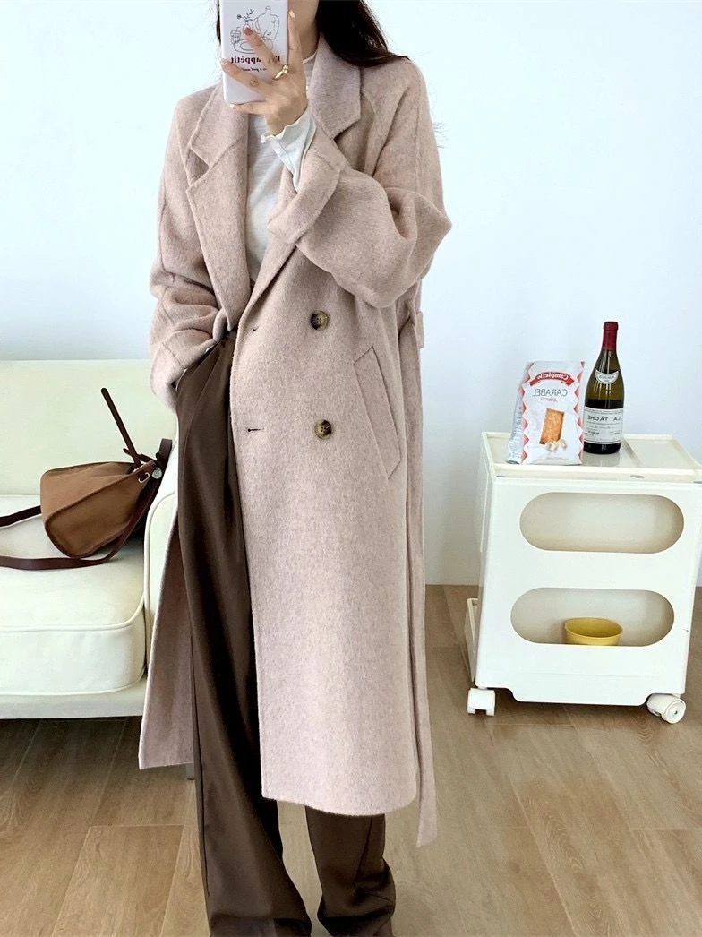 Women Wool Coat Versized Lapel Trench Coat Long Jacket Woolen Overcoat Double Breasted Pockets 2025 Lady Luxury Street Outerwear
Women Wool Coat Versized Lapel Trench Coat Long Jacket Woolen Overcoat Double Breasted Pockets 2025 Lady Luxury Street Outerwear