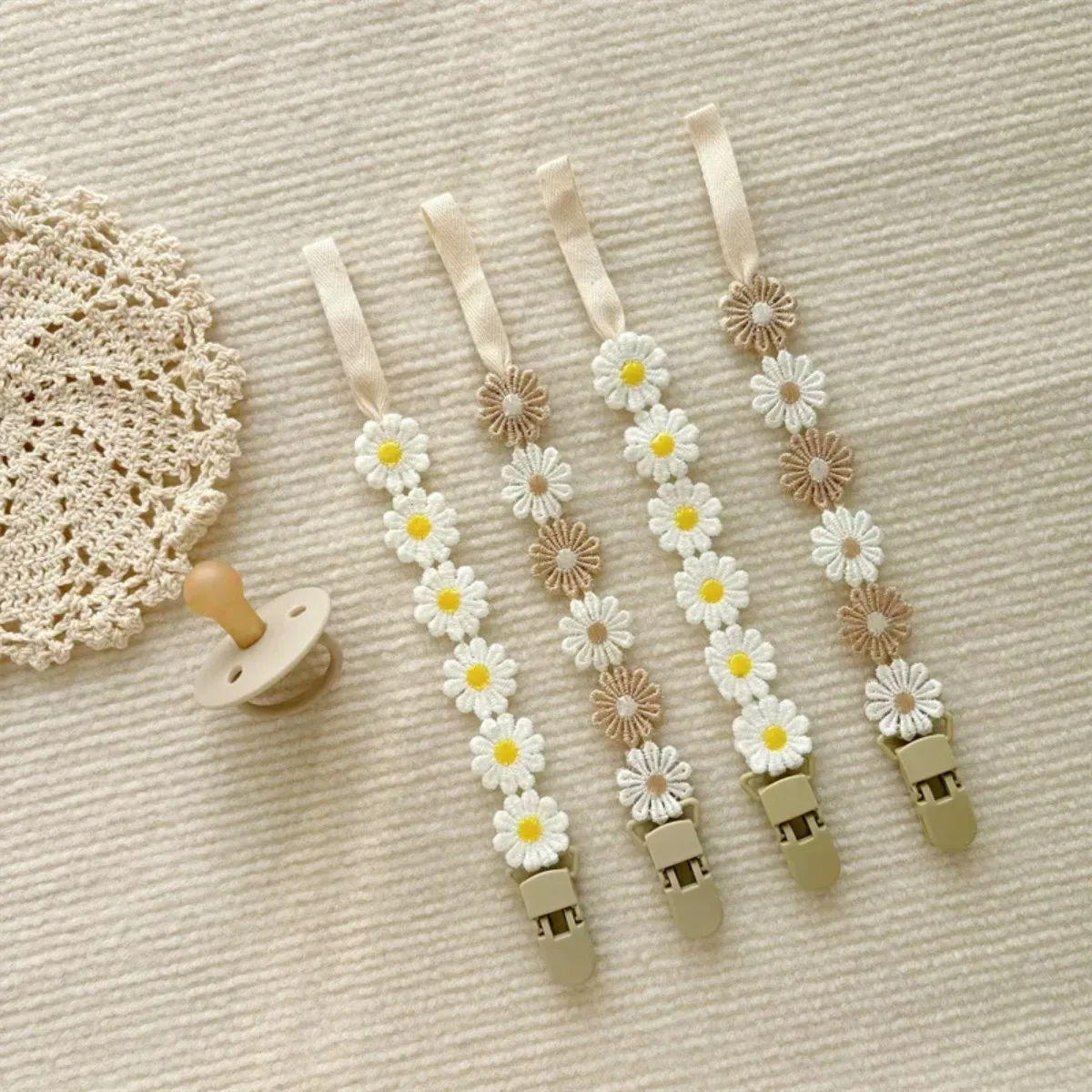 Floral Style Pacifier Chain, daisy patterned anti-drop nipple holder with charming look. Practical and decorative daily baby gear. A wonderful present for baby shower, newborn celebration and festivals, well-loved accessory for little kids.
Floral Style Pacifier Chain, daisy patterned anti-drop nipple holder with charming look. Practical and decorative daily baby gear. A wonderful present for baby shower, newborn celebration and festivals, well-loved accessory for little kids.