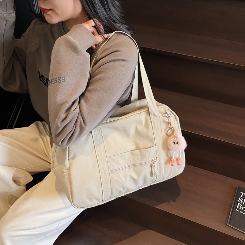 Handheld nylon tote bag for short distance travel, lightweight and large capacity shoulder bag, summer leisure commuting bag
Handheld nylon tote bag for short distance travel, lightweight and large capacity shoulder bag, summer leisure commuting bag