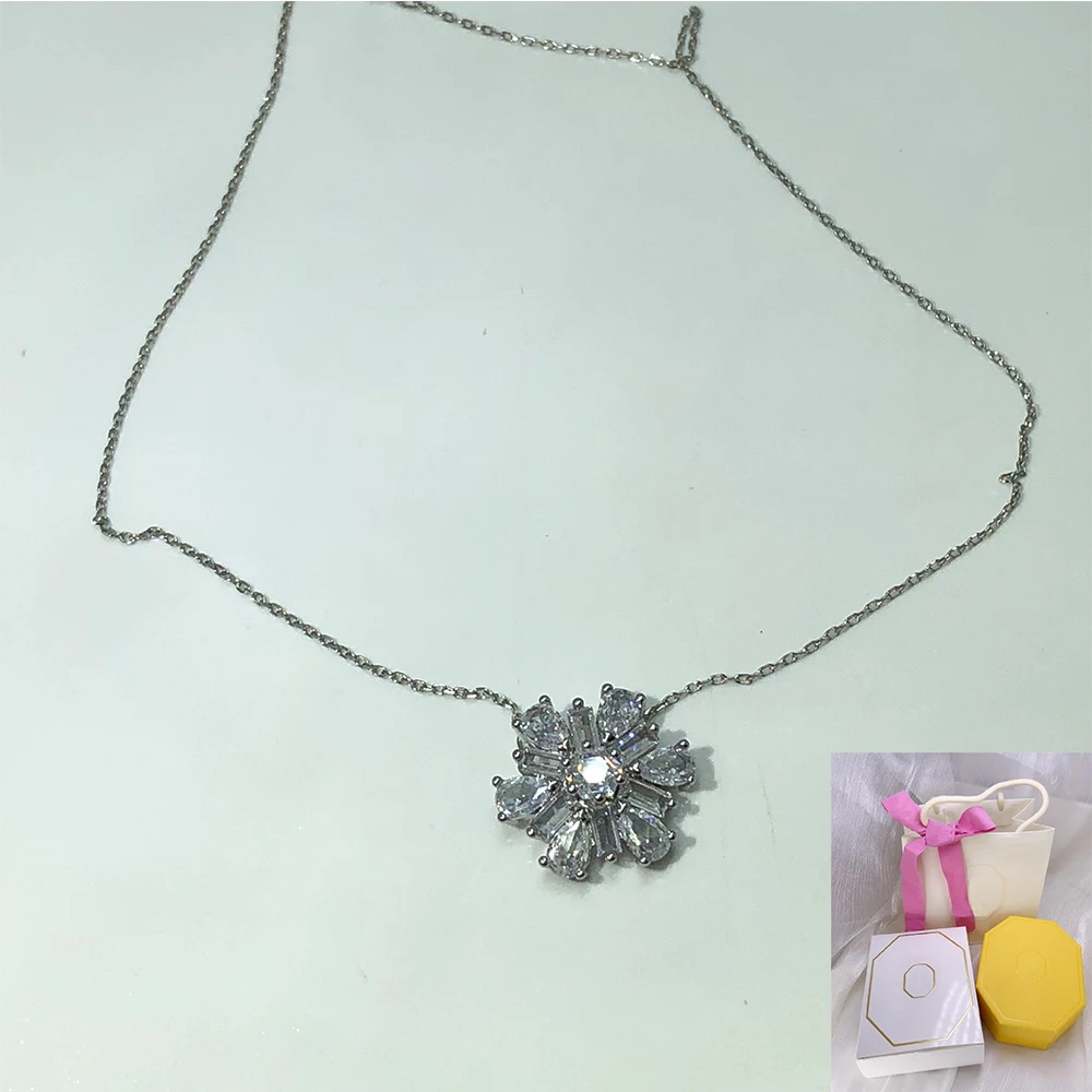 New hot selling Idyllia necklace with mixed cutting white snowflakes, elegant and generous women's romantic jewelry gift
New hot selling Idyllia necklace with mixed cutting white snowflakes, elegant and generous women's romantic jewelry gift