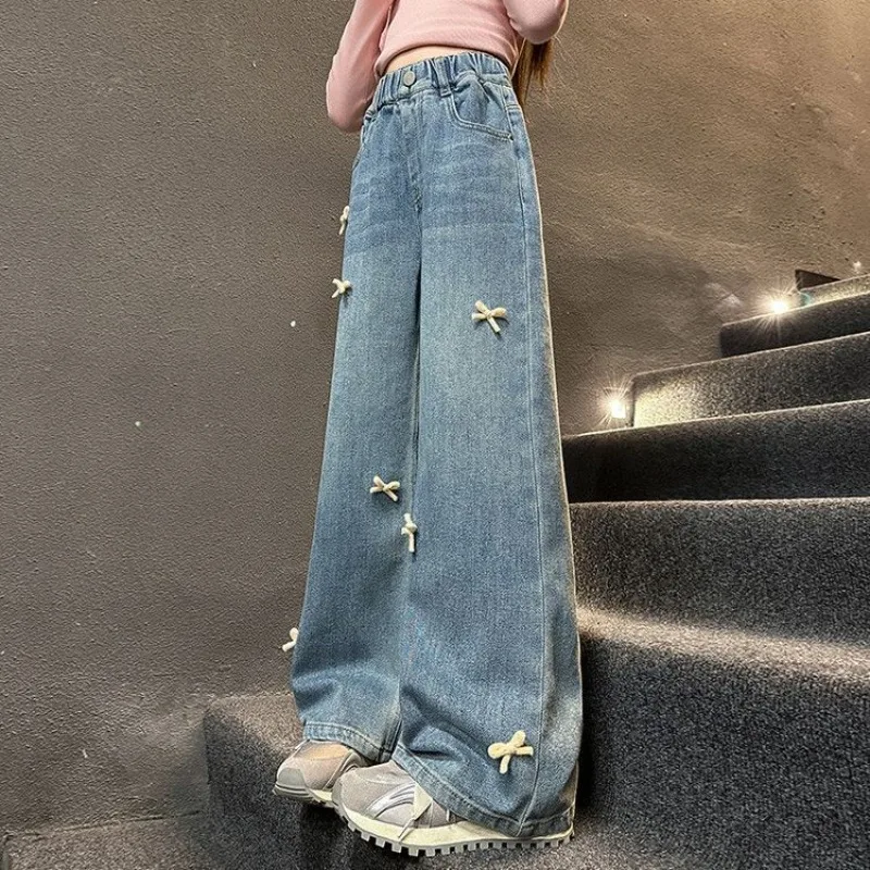 New Spring Autumn Tween Girl Jeans Wide-Leg Straight-Leg Pants with Bow Ankle-Length Children's Apparel Hot Sale
New Spring Autumn Tween Girl Jeans Wide-Leg Straight-Leg Pants with Bow Ankle-Length Children's Apparel Hot Sale