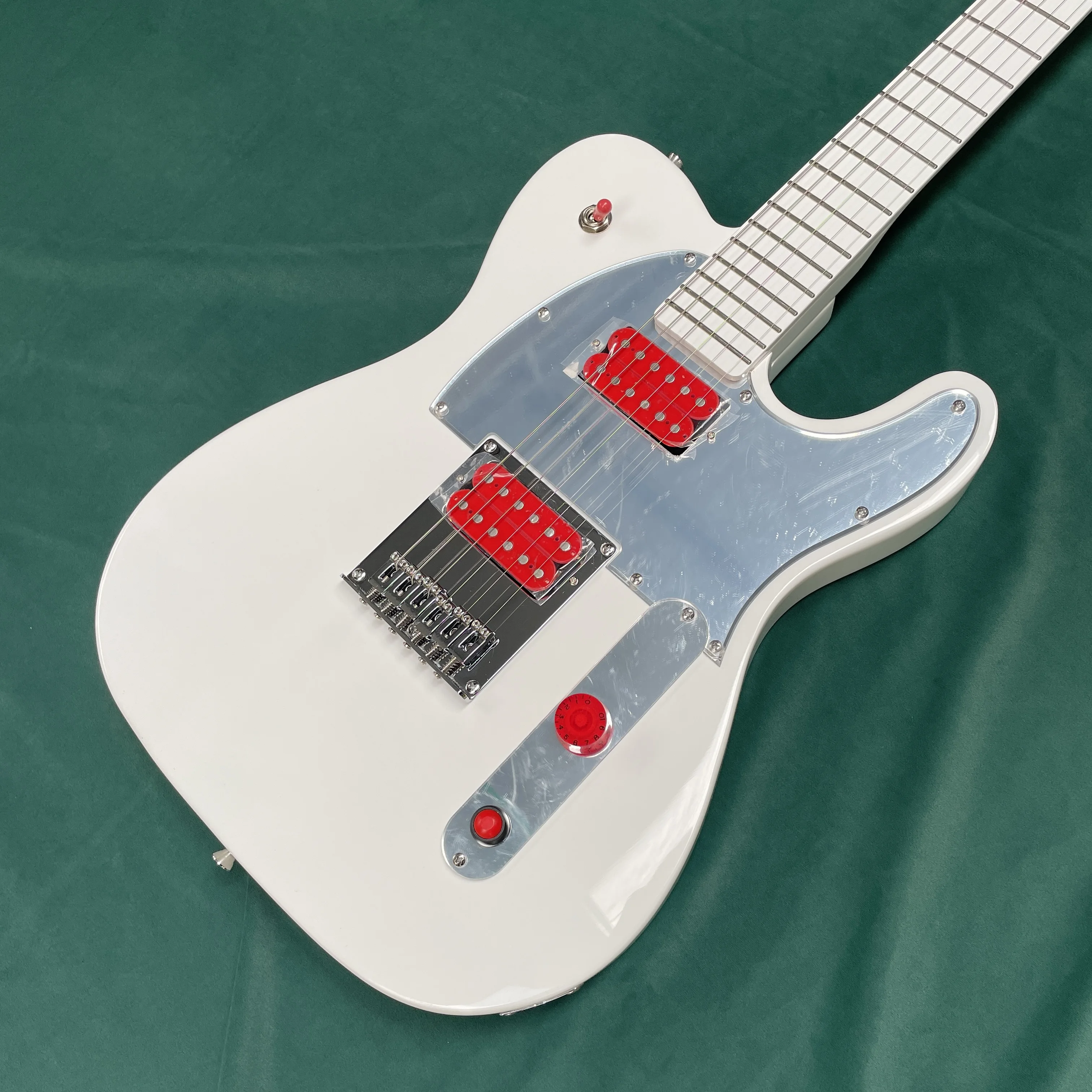 White 6-string electric guitar, with silver pickguard red double-coil pickup guitars, hard rock enthusiast electric guitarra
White 6-string electric guitar, with silver pickguard red double-coil pickup guitars, hard rock enthusiast electric guitarra