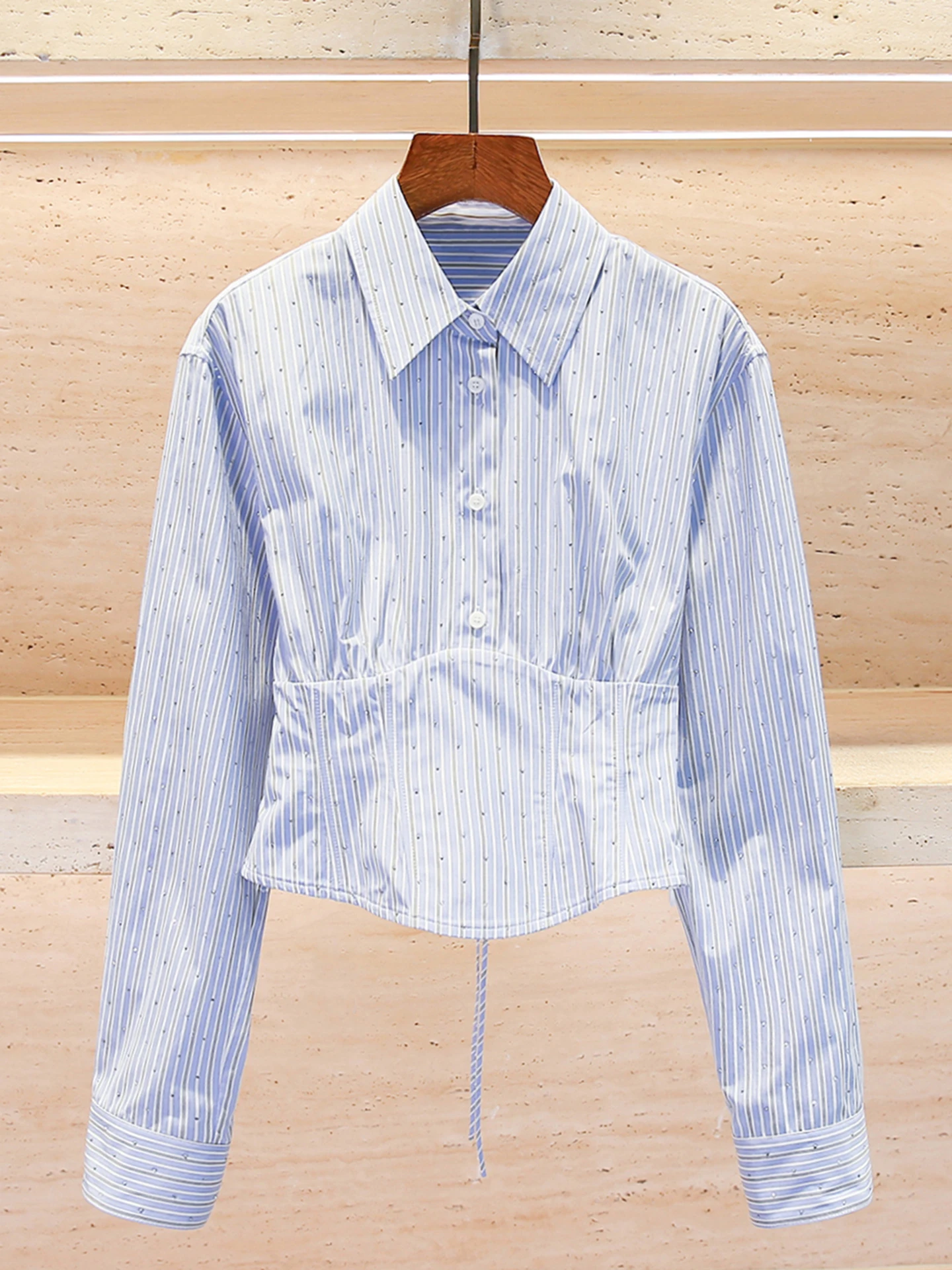 High-End Women's Summer Shirt Design Sensation Turn-down Collar Hotfix Diamond Striped Top Commute Style Loose Fit Waist-cinched
High-End Women's Summer Shirt Design Sensation Turn-down Collar Hotfix Diamond Striped Top Commute Style Loose Fit Waist-cinched