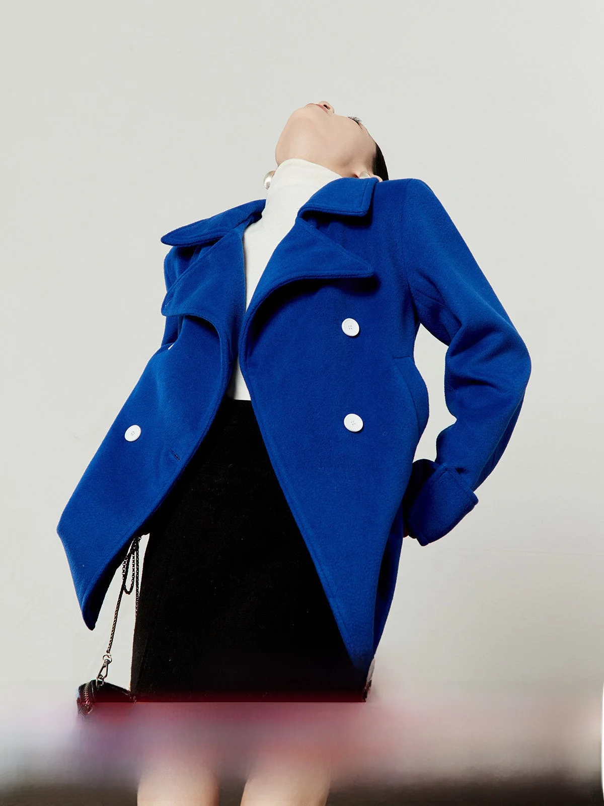 Синее шерстяное пальто женское приталенное с отложным воротником, для повседневной носки, в стиле Sle Top Zhou Li Wu Buxing, китайский бренд, осень 2025, новинка
Синее шерстяное пальто женское приталенное с отложным воротником, для повседневной носки, в стиле Sle Top Zhou Li Wu Buxing, китайский бренд, осень 2025, новинка
