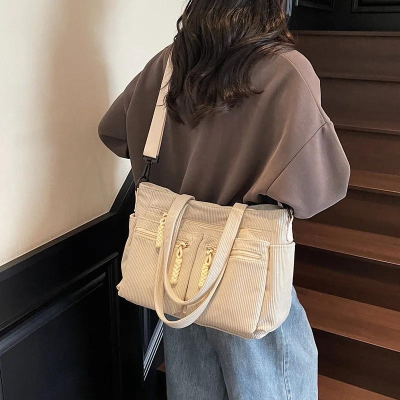 Осенняя новая модная простая щедрая вельветовая сумка-тоут большой вместимости, нишевая текстура, женские сумки через плечо на одно плечо 
Осенняя новая модная простая щедрая вельветовая сумка-тоут большой вместимости, нишевая текстура, женские сумки через плечо на одно плечо