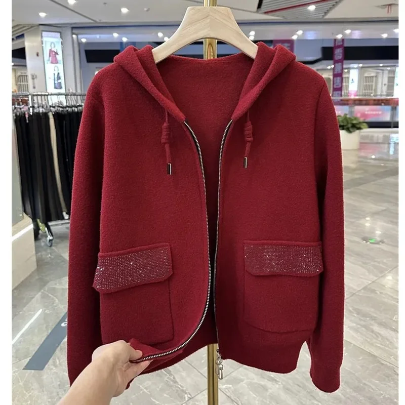 Корейский женский вязаный кардиган с длинными рукавами, весна-осень, женский трикотаж с капюшоном, топ, женская мода, однотонный короткий свитер, пальто
Корейский женский вязаный кардиган с длинными рукавами, весна-осень, женский трикотаж с капюшоном, топ, женская мода, однотонный короткий свитер, пальто