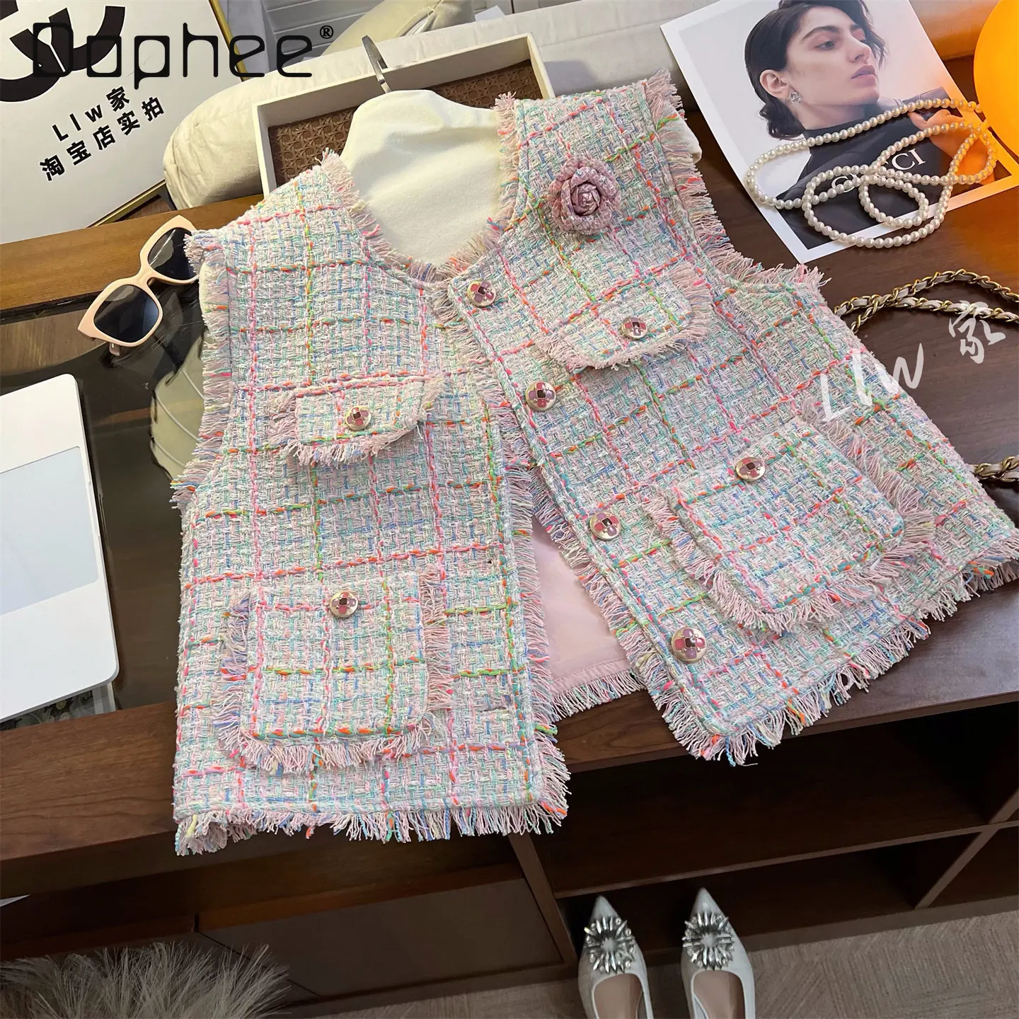 French High-End Tassel Plaid Vest for Women Spring New Elegant Socialite Round Neck Versatile Sleeveless Loose Slim Vest Jacket
French High-End Tassel Plaid Vest for Women Spring New Elegant Socialite Round Neck Versatile Sleeveless Loose Slim Vest Jacket