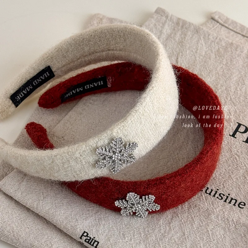 Headband with Rhinestone Snowflake Wool Plush High Crown Fall Winter Christmas Hair Hoop for Women Premium Soft Warm Daily Use
Headband with Rhinestone Snowflake Wool Plush High Crown Fall Winter Christmas Hair Hoop for Women Premium Soft Warm Daily Use