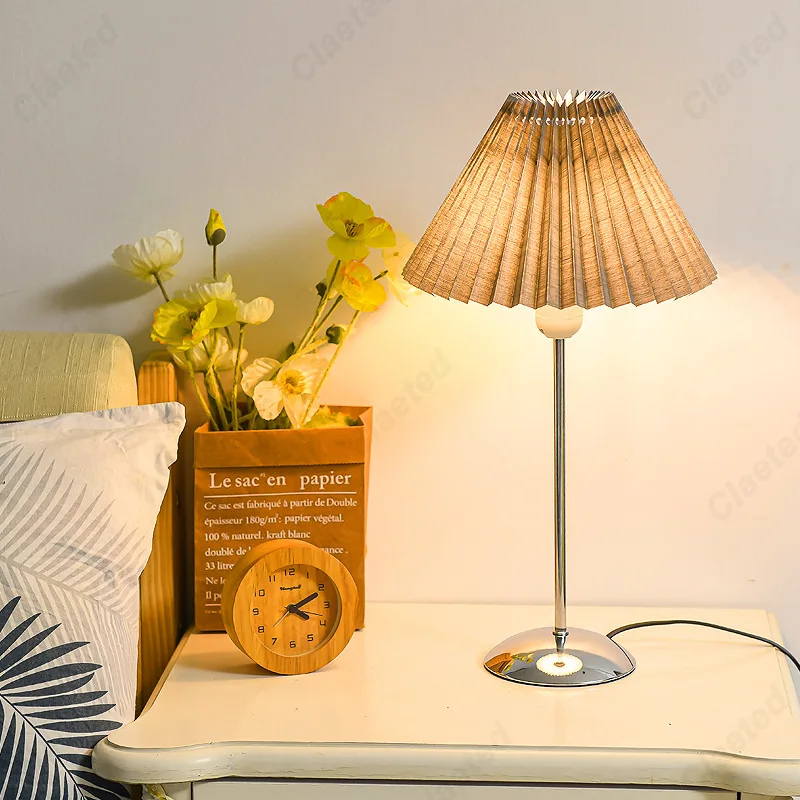 LED European Desktop Fabric Lampshade Pleated Table Lamp Bedroom Bedside Atmosphere Decorative Lighting Nightlight
LED European Desktop Fabric Lampshade Pleated Table Lamp Bedroom Bedside Atmosphere Decorative Lighting Nightlight