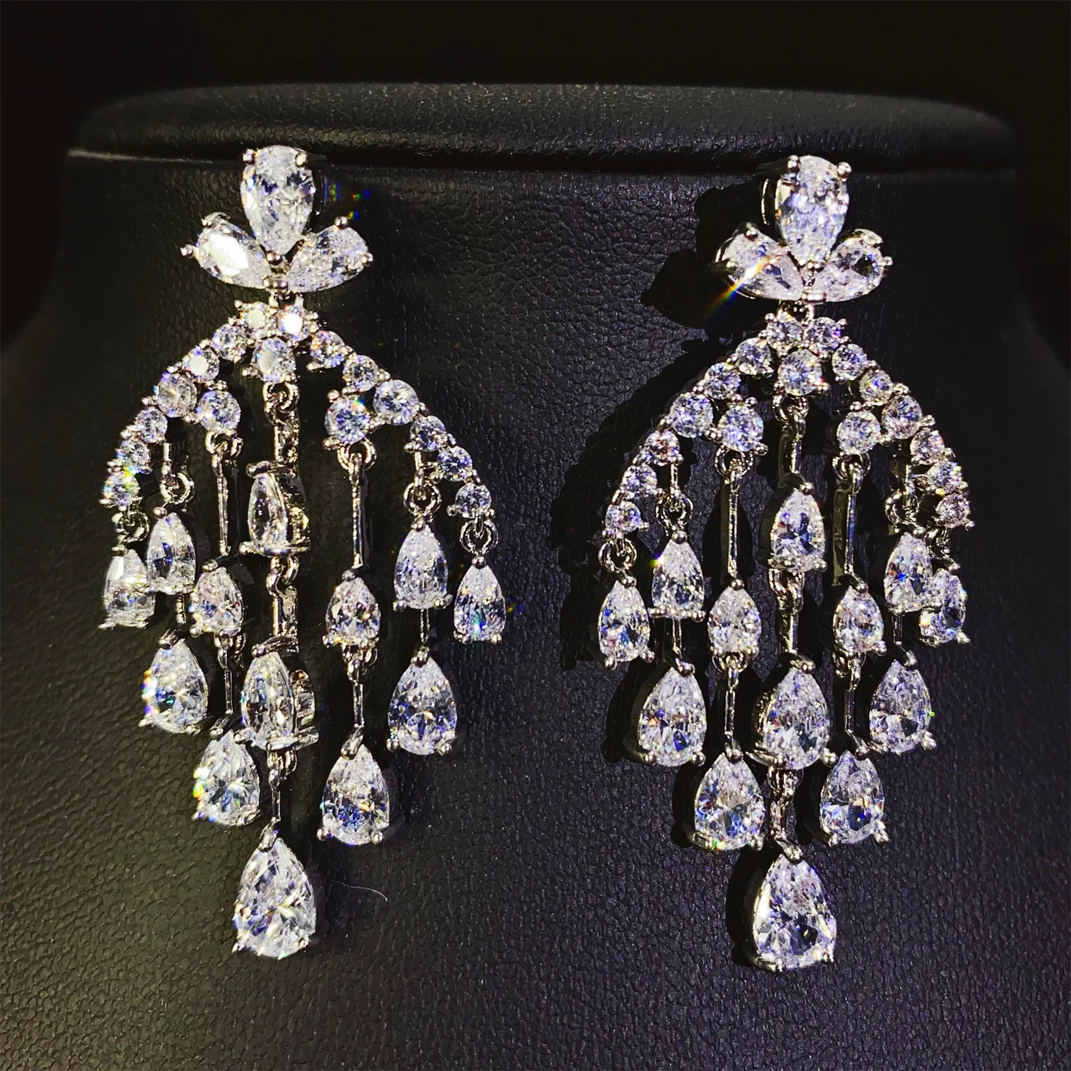 elegant earrings women luxury jewelry wedding bride earrings large shiny white zircon water drop tassel pendant jewelry gift
elegant earrings women luxury jewelry wedding bride earrings large shiny white zircon water drop tassel pendant jewelry gift