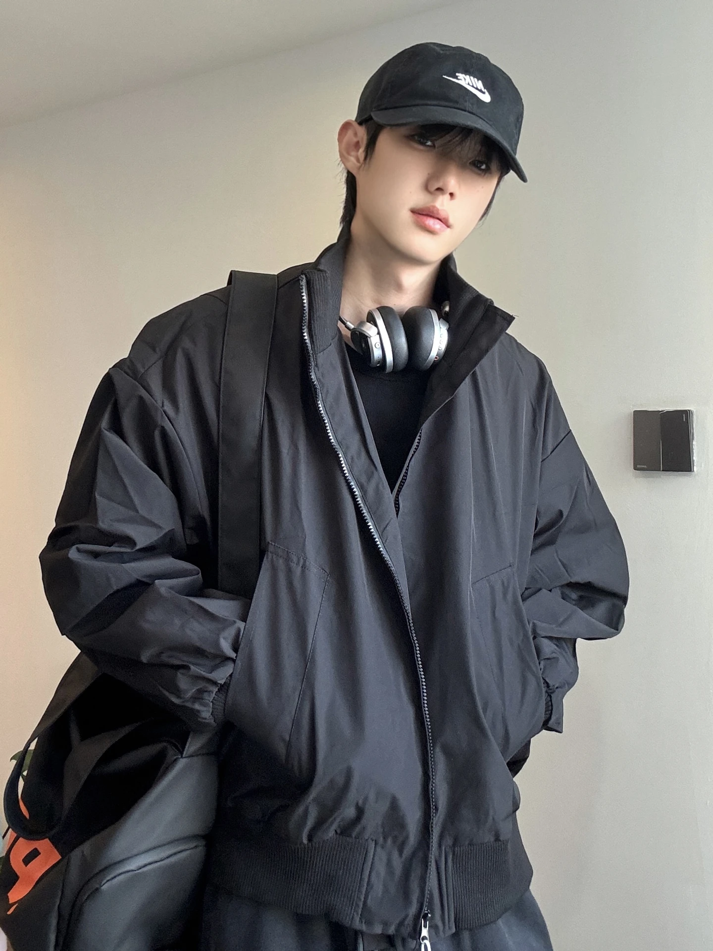 Мужская куртка Cleanfit Flight Jacket в американском стиле с воротником-стойкой, осенняя верхняя одежда из полиэстера на молнии
Мужская куртка Cleanfit Flight Jacket в американском стиле с воротником-стойкой, осенняя верхняя одежда из полиэстера на молнии